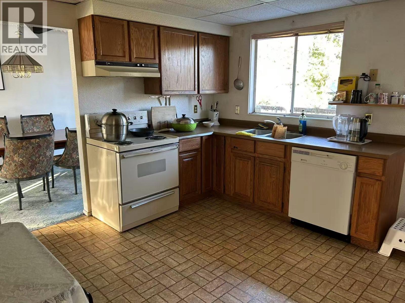 7151 Francis Road Property Photo 4