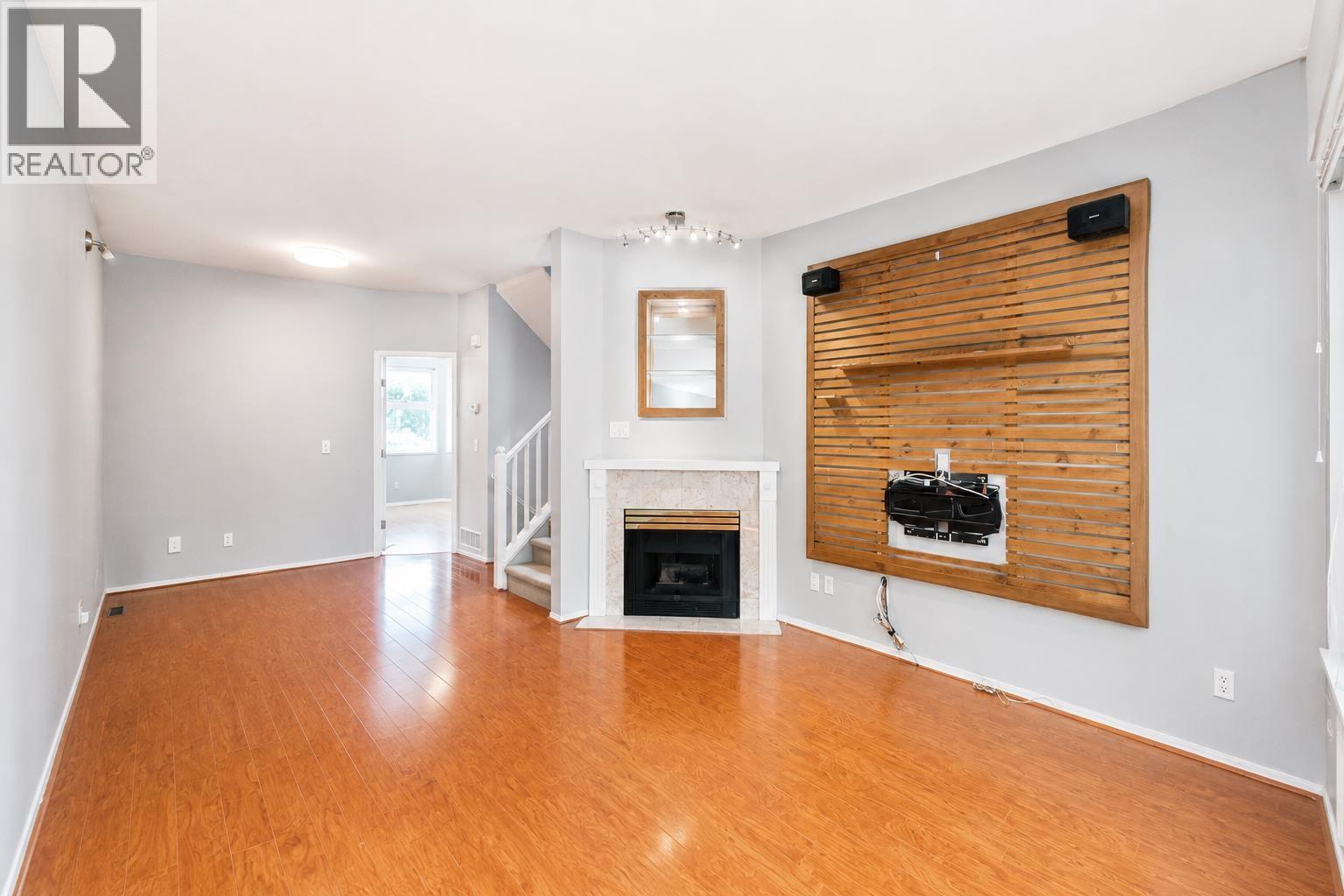 51 5840 Dover Crescent Property Photo 5