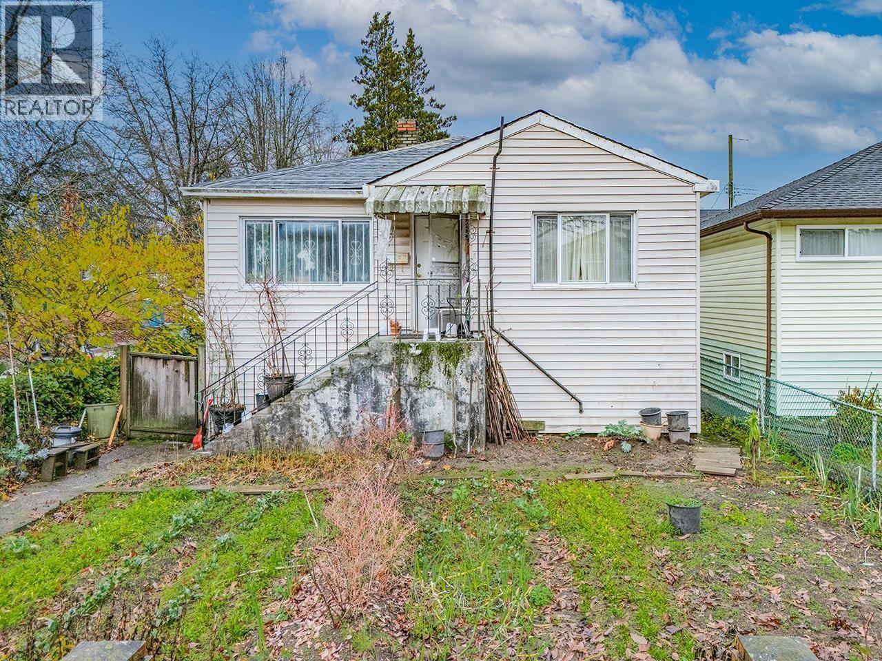 1805 E 51st Avenue Property Photo 1