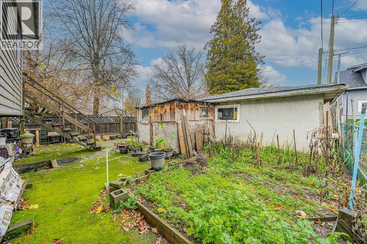 1805 E 51st Avenue Property Photo 7
