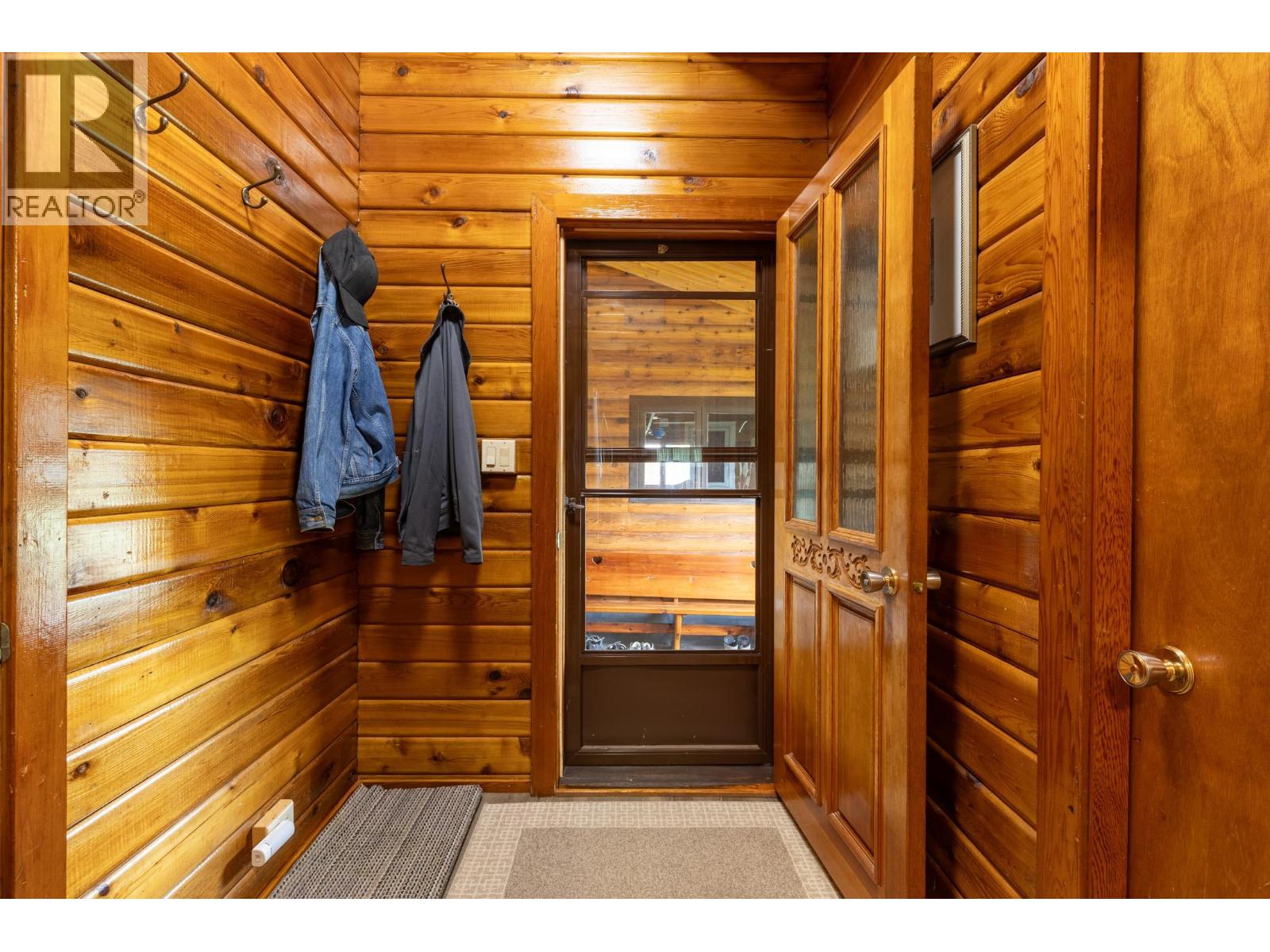 8210 S 5 Highway Property Photo 4