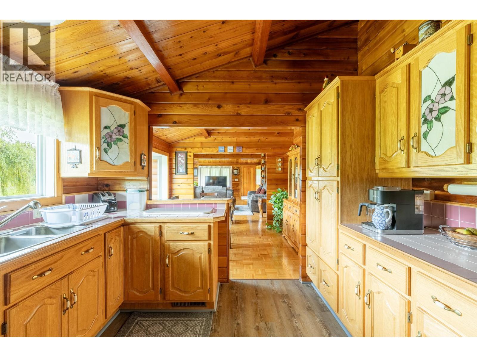 8210 S 5 Highway Property Photo 6