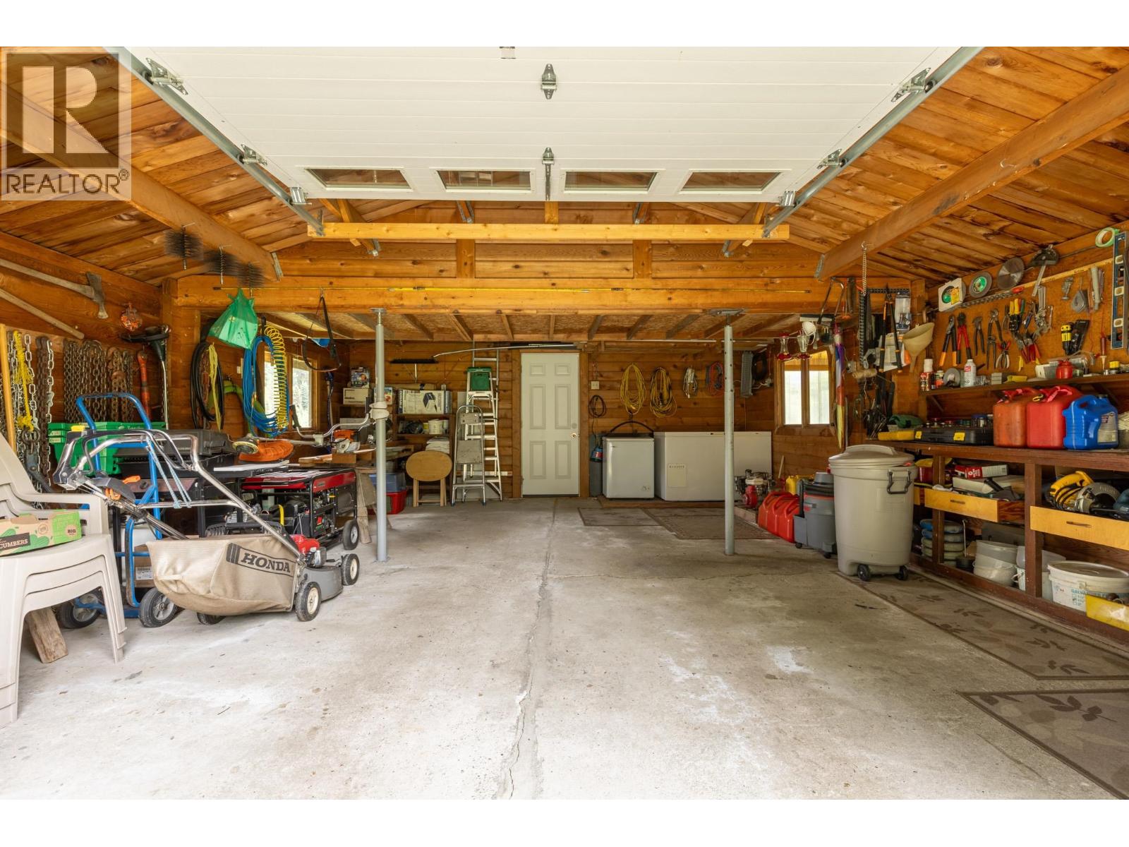 8210 S 5 Highway Property Photo 19