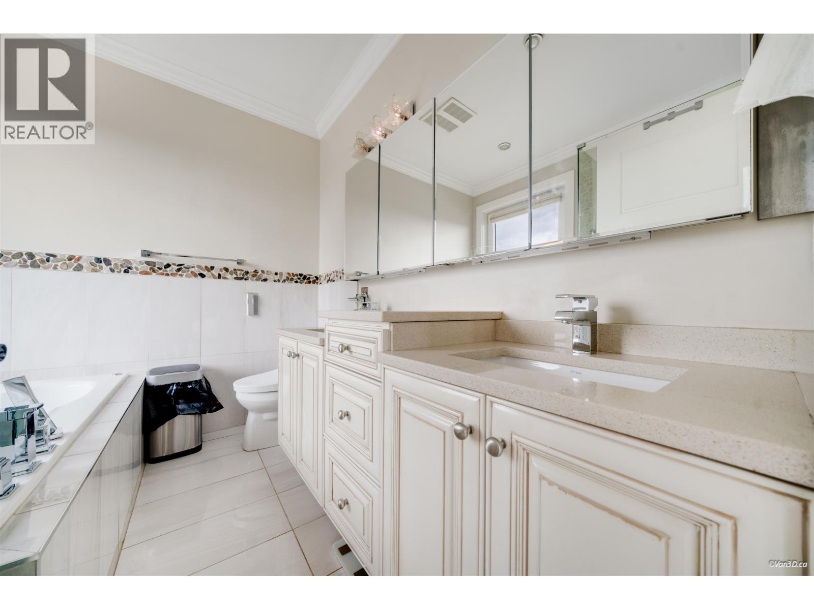 8 Glynde Avenue Property Photo 31
