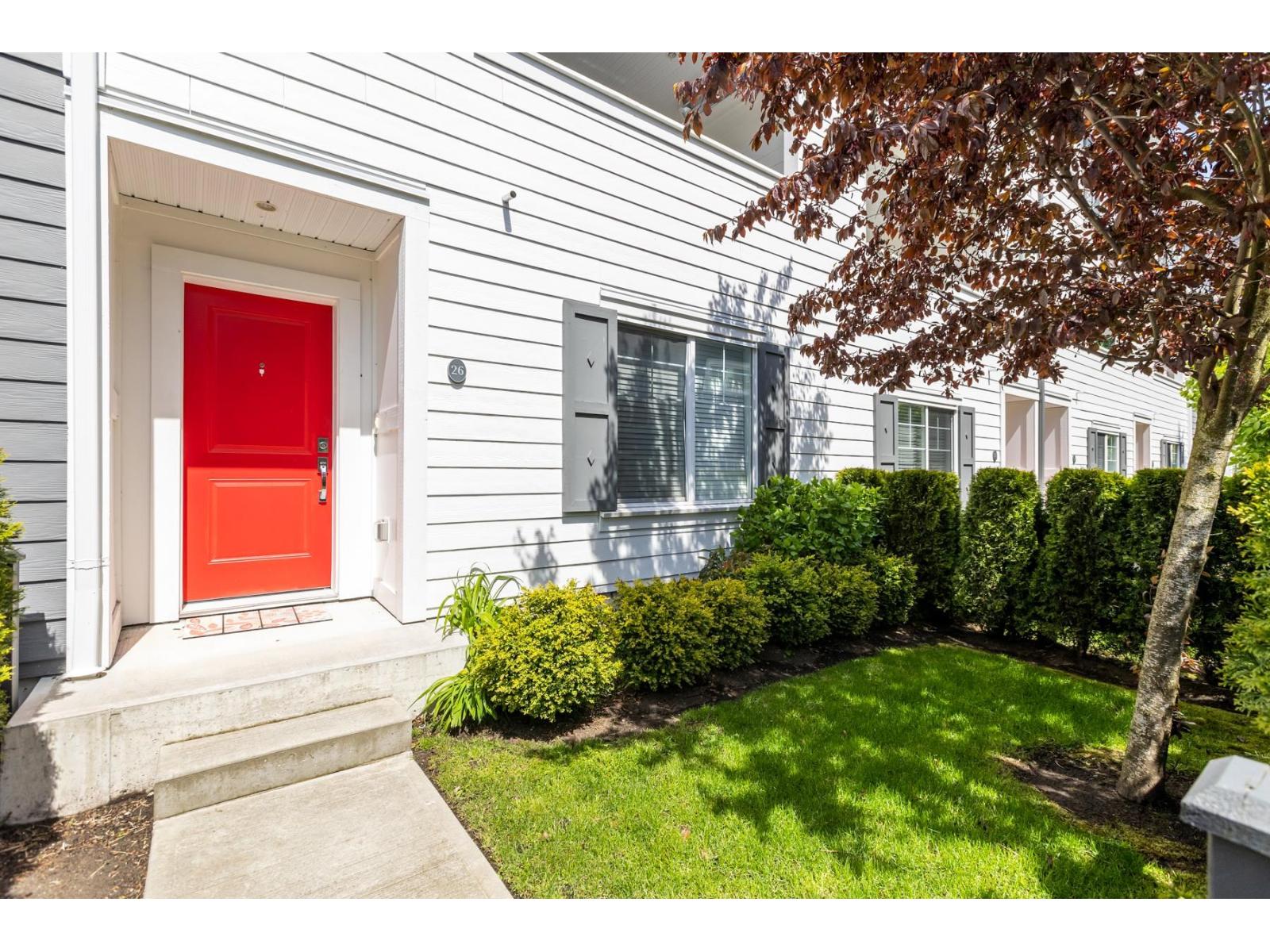 26 16337 15 Avenue Property Photo 2