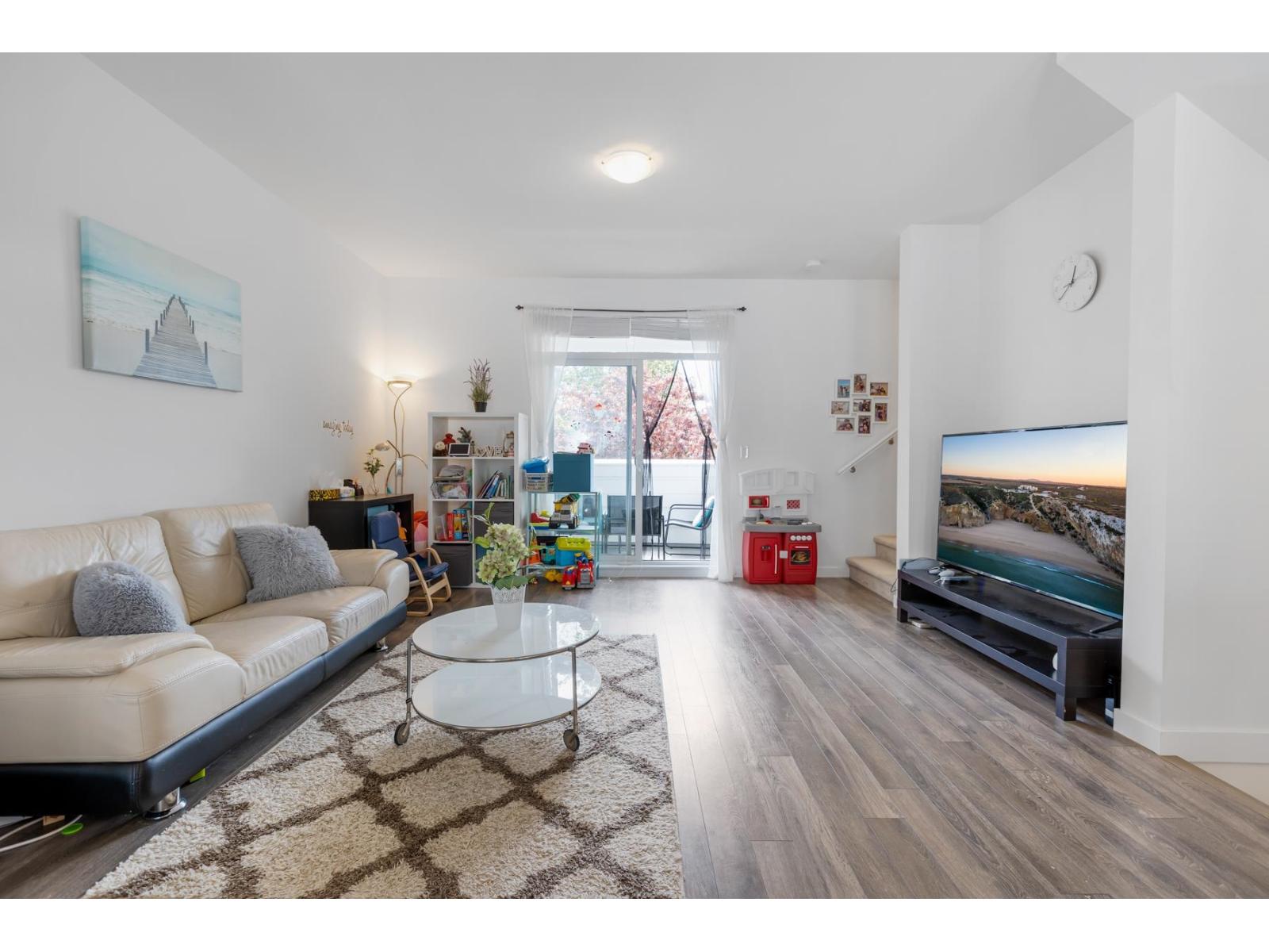 26 16337 15 Avenue Property Photo 12