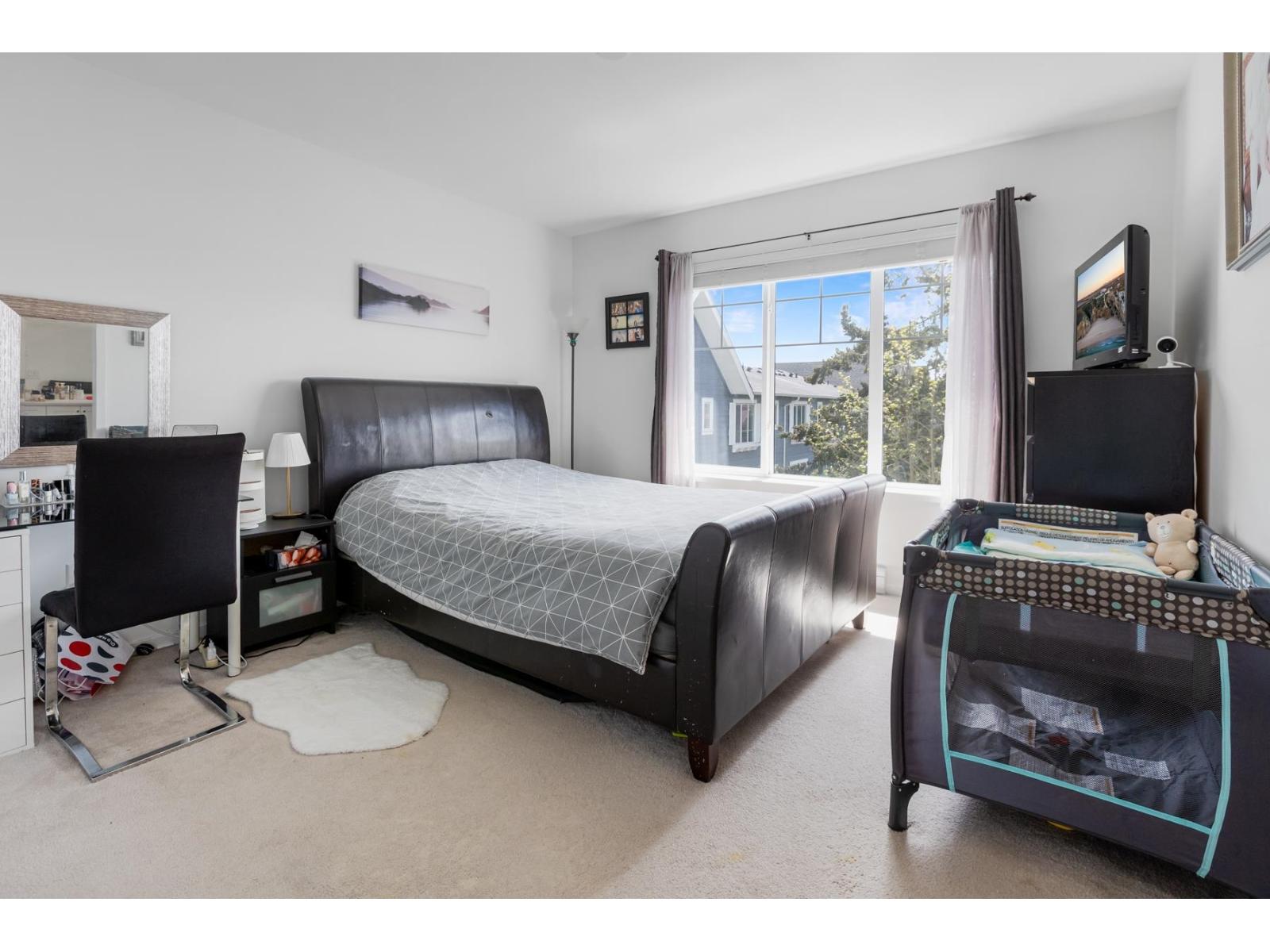 26 16337 15 Avenue Property Photo 15