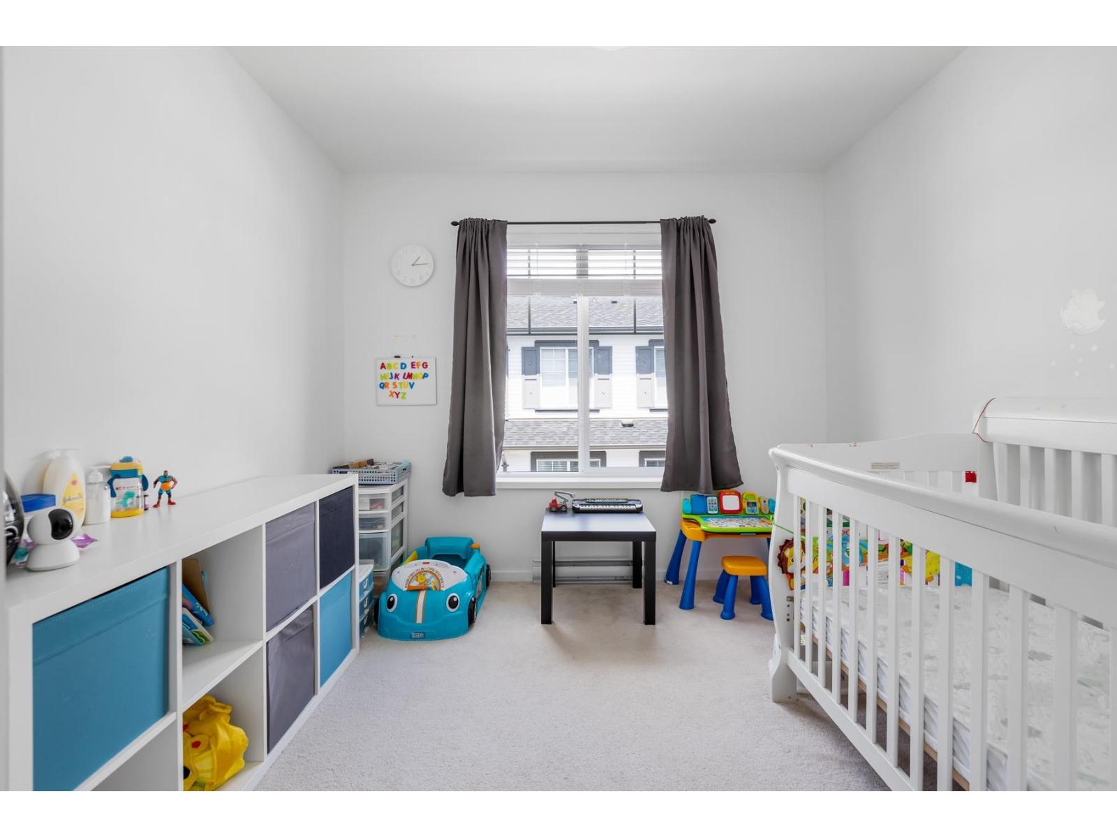 26 16337 15 Avenue Property Photo 17