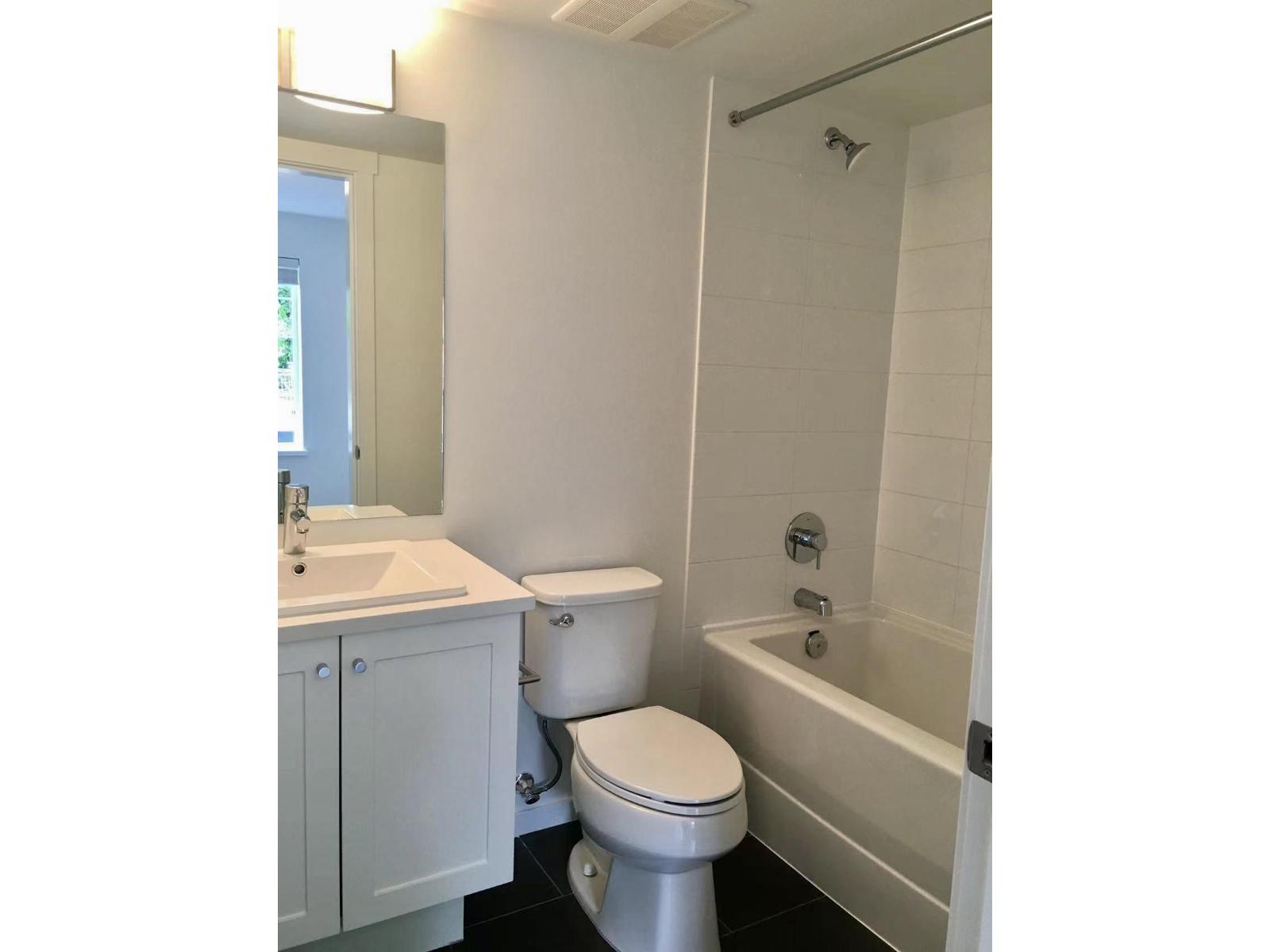 26 16337 15 Avenue Property Photo 28