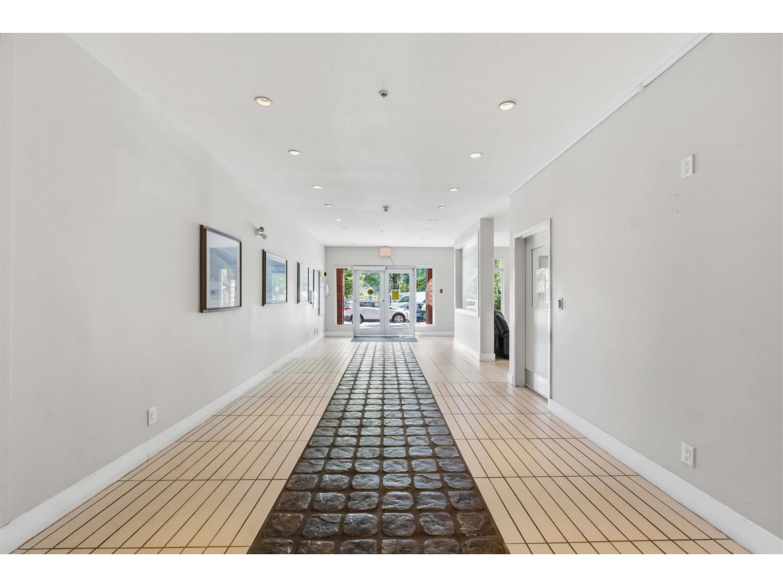 421 15385 101a Avenue Property Photo 4