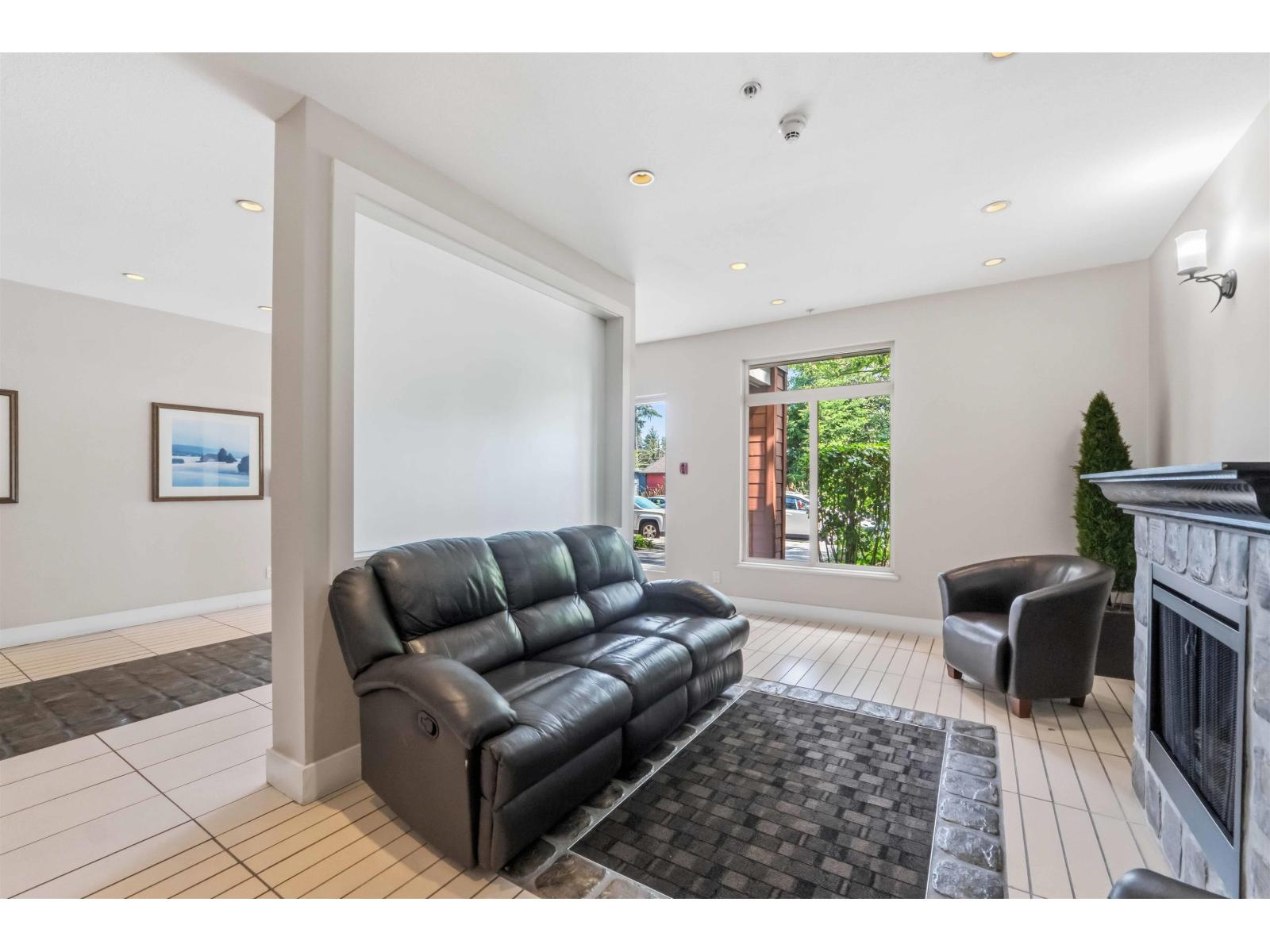 421 15385 101a Avenue Property Photo 5