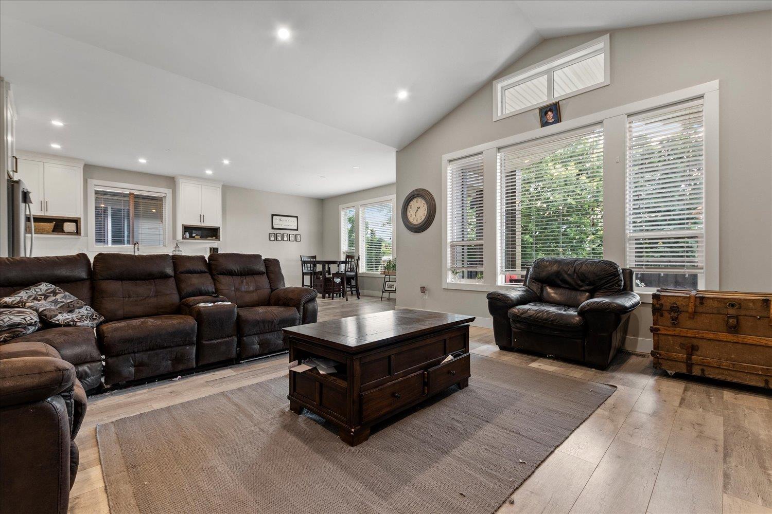 46302 Riverside Drive Property Photo 8