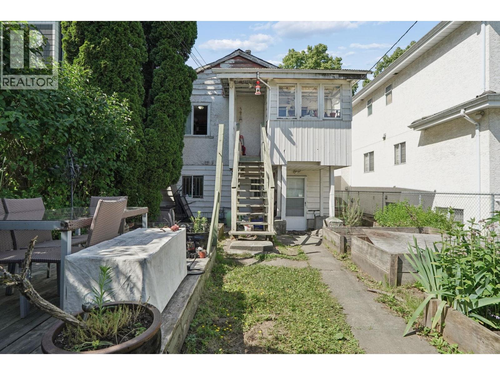 116 E 37th Avenue Property Photo 11