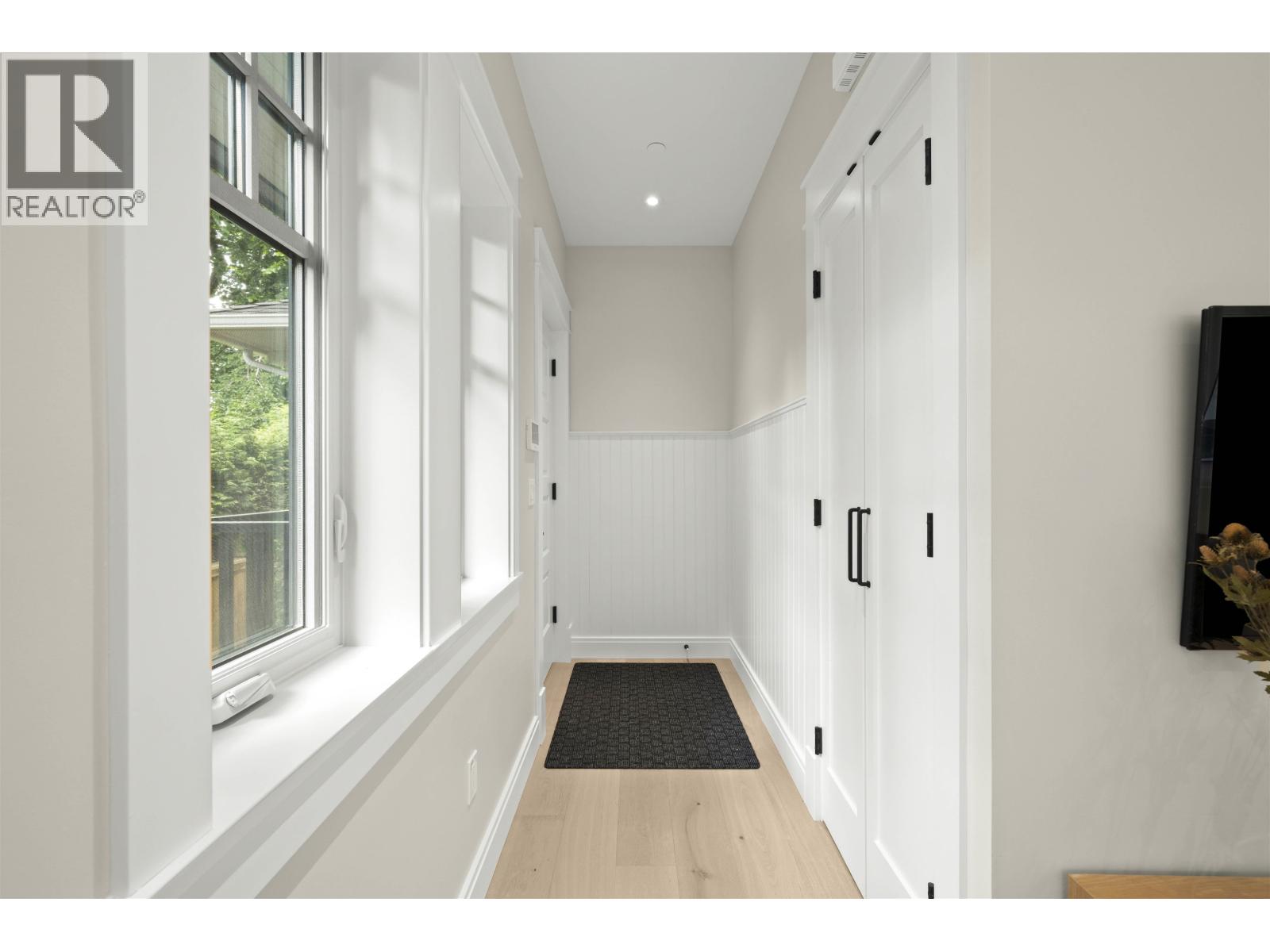 1458 W 45th Avenue Property Photo 16