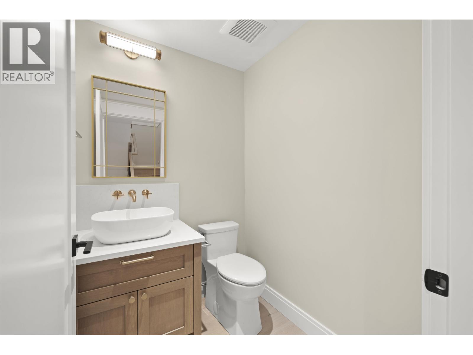 1458 W 45th Avenue Property Photo 17