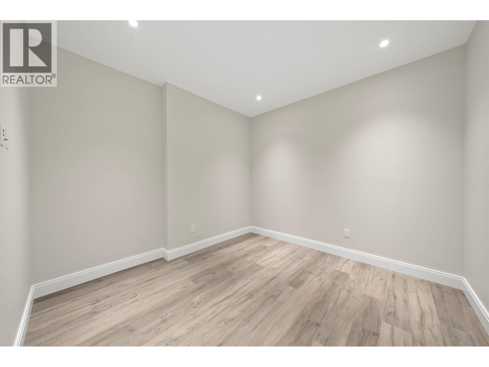1458 W 45th Avenue Property Photo 29