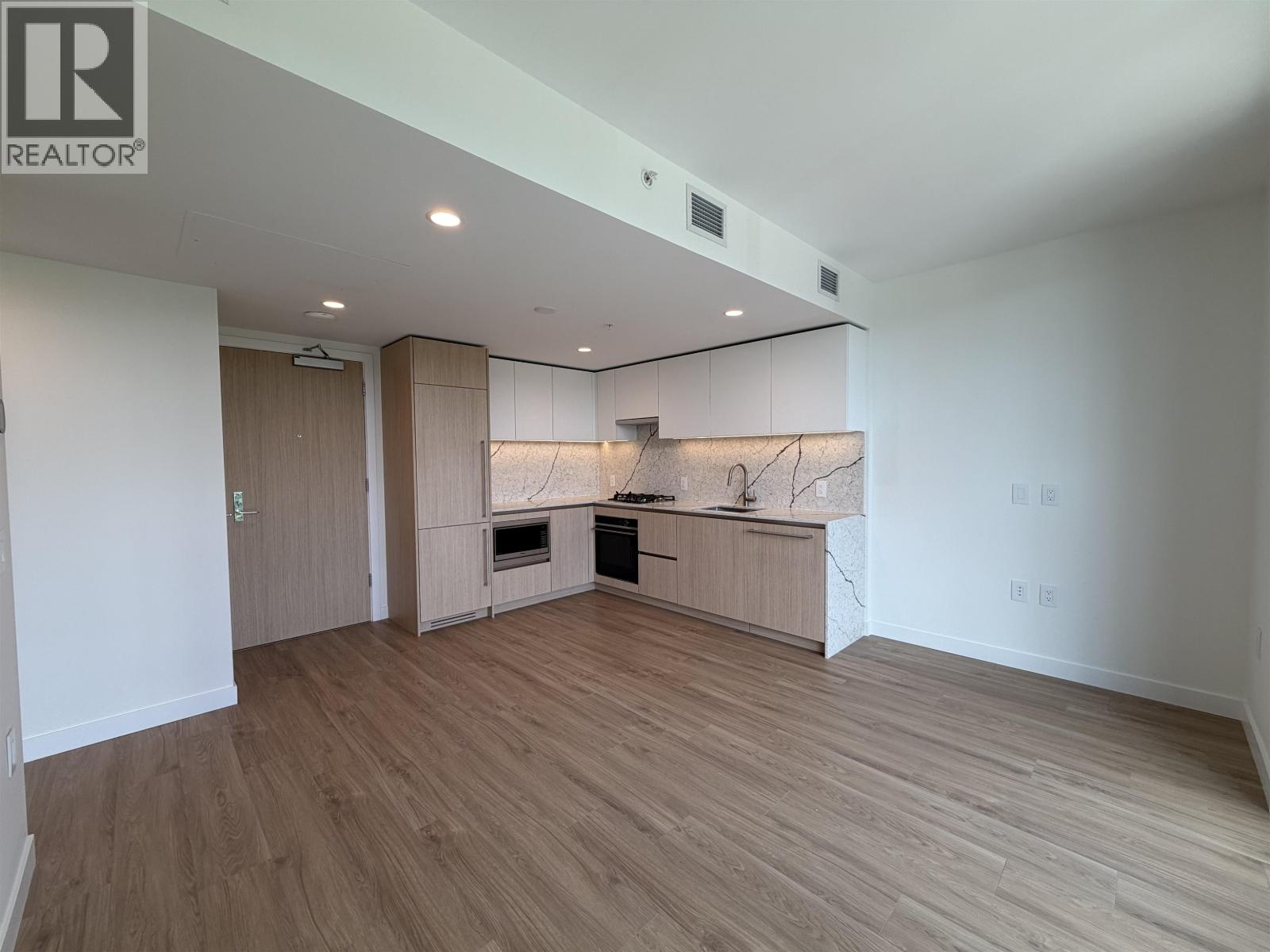 1103 2135 Springer Avenue Property Photo 3