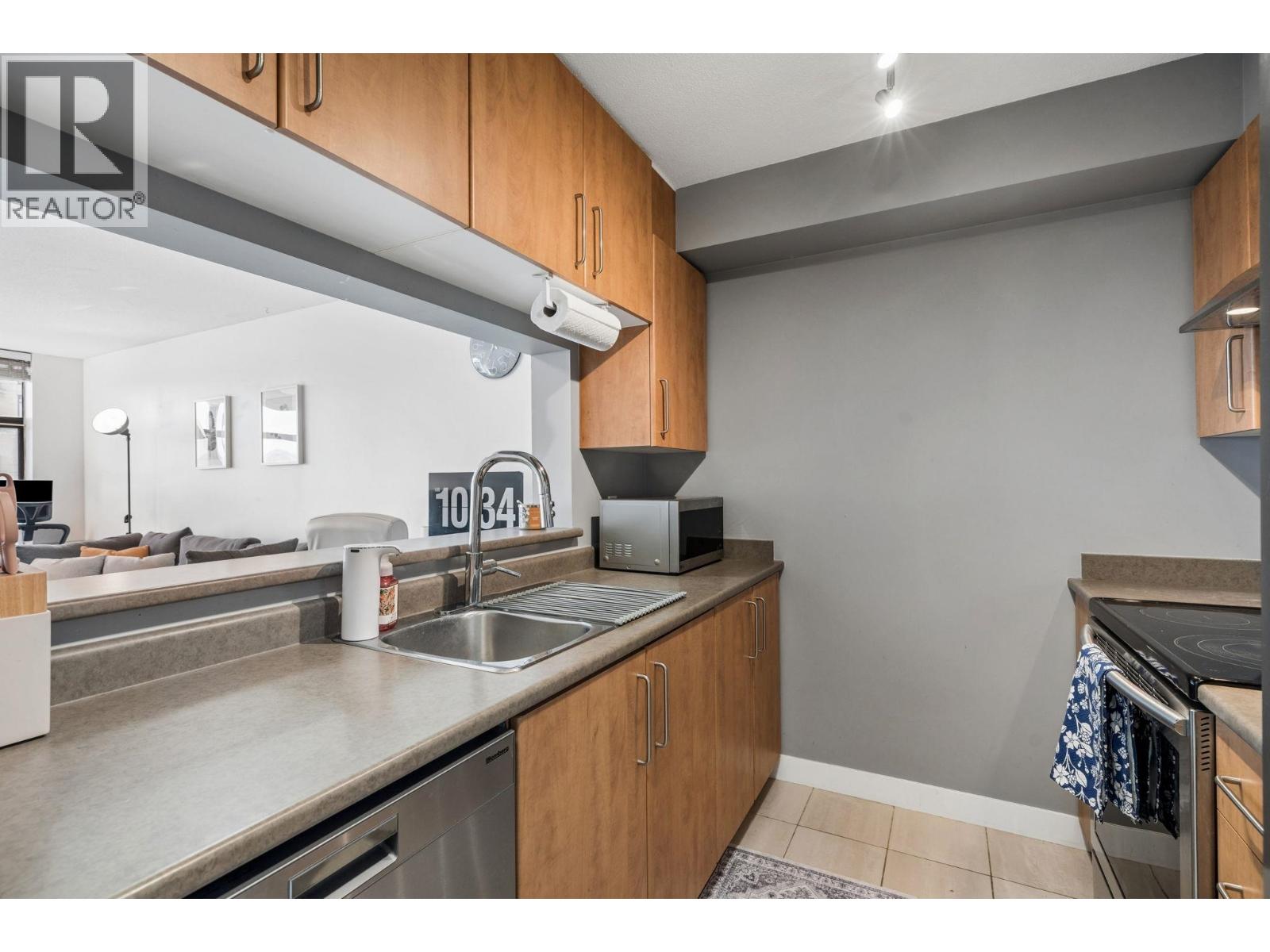 1610 5380 Oben Street Property Photo 4