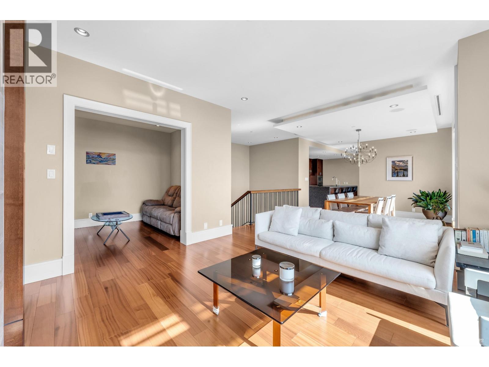102 2575 Garden Court Property Photo 8