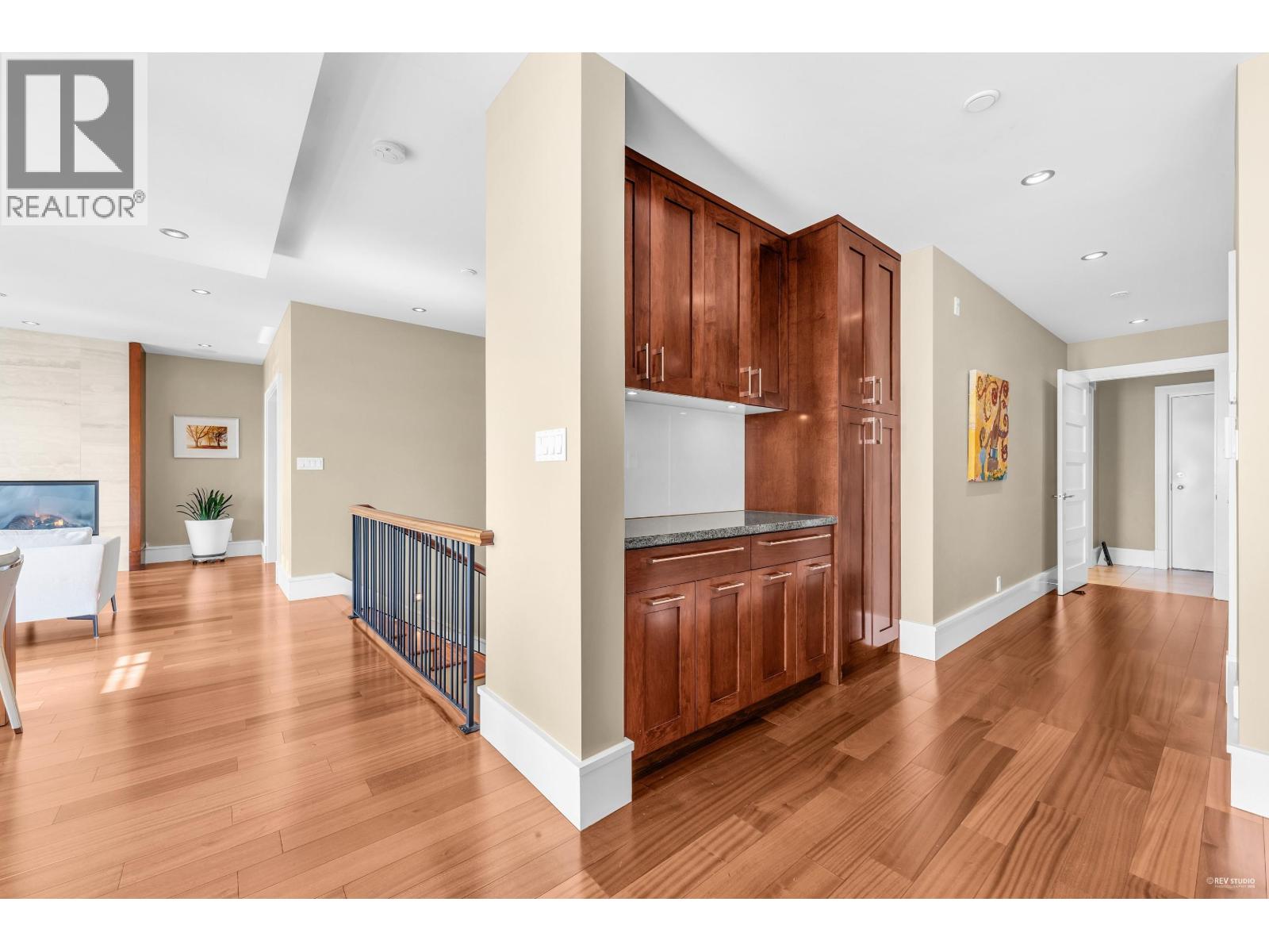 102 2575 Garden Court Property Photo 15