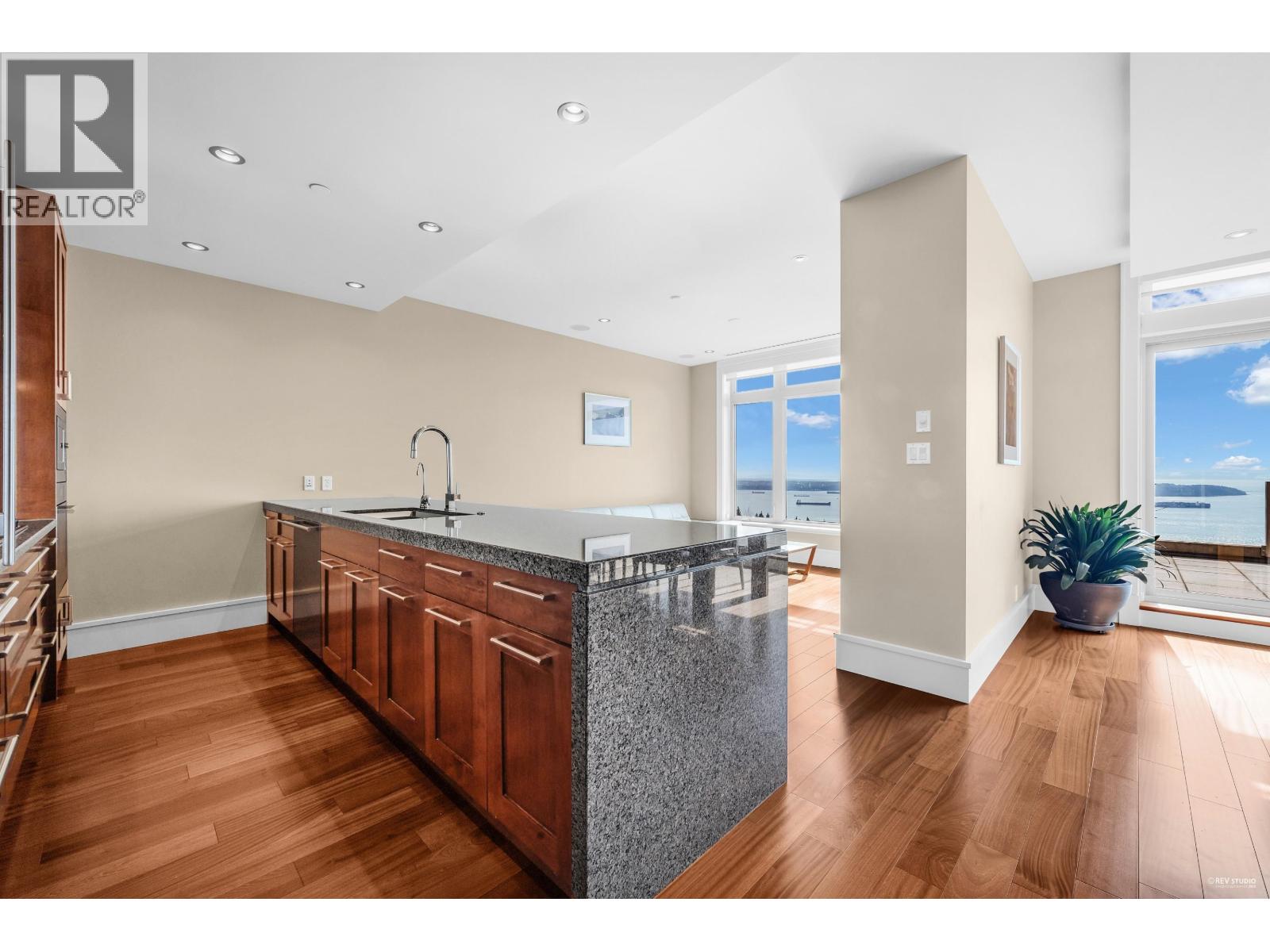 102 2575 Garden Court Property Photo 18