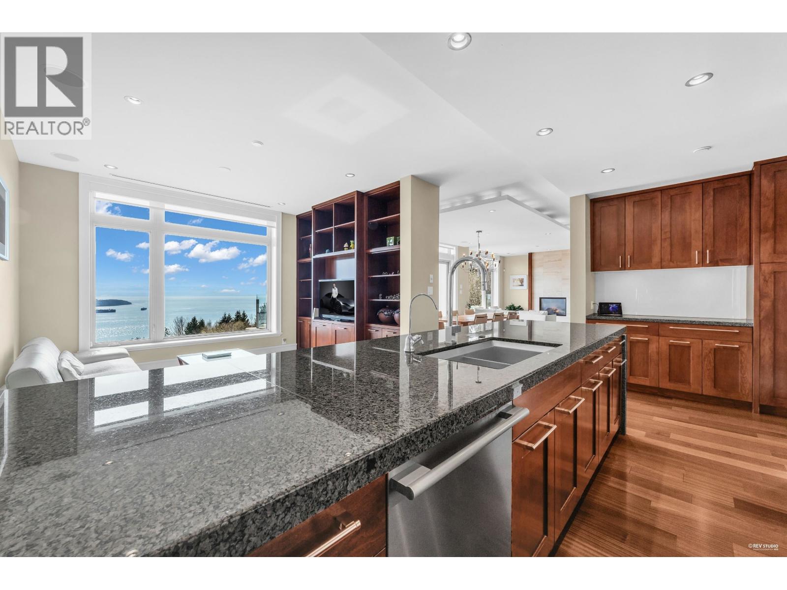 102 2575 Garden Court Property Photo 19