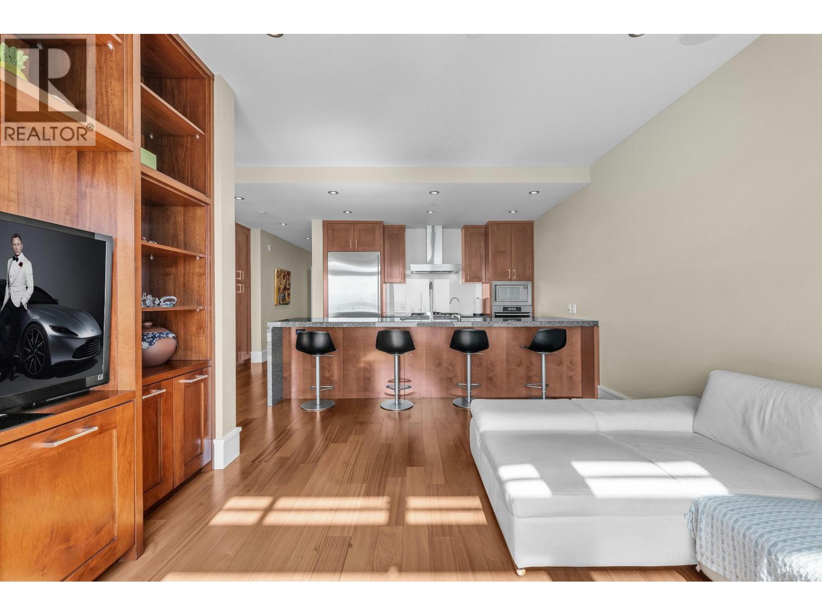 102 2575 Garden Court Property Photo 21