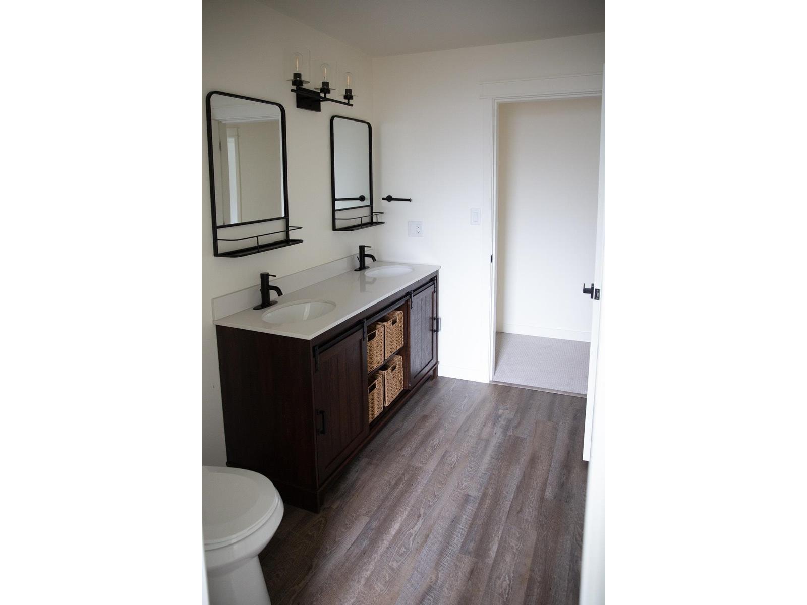 4064 198 Street Property Photo 10