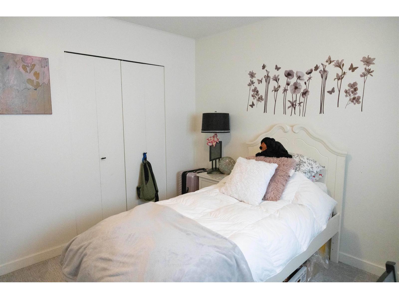 4064 198 Street Property Photo 15