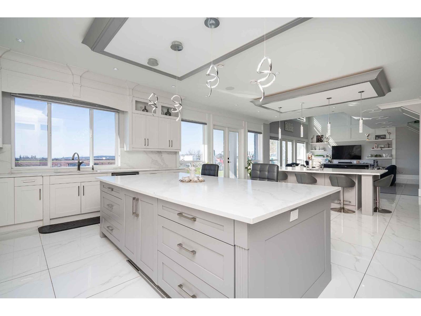 4371 184 Street Property Photo 12