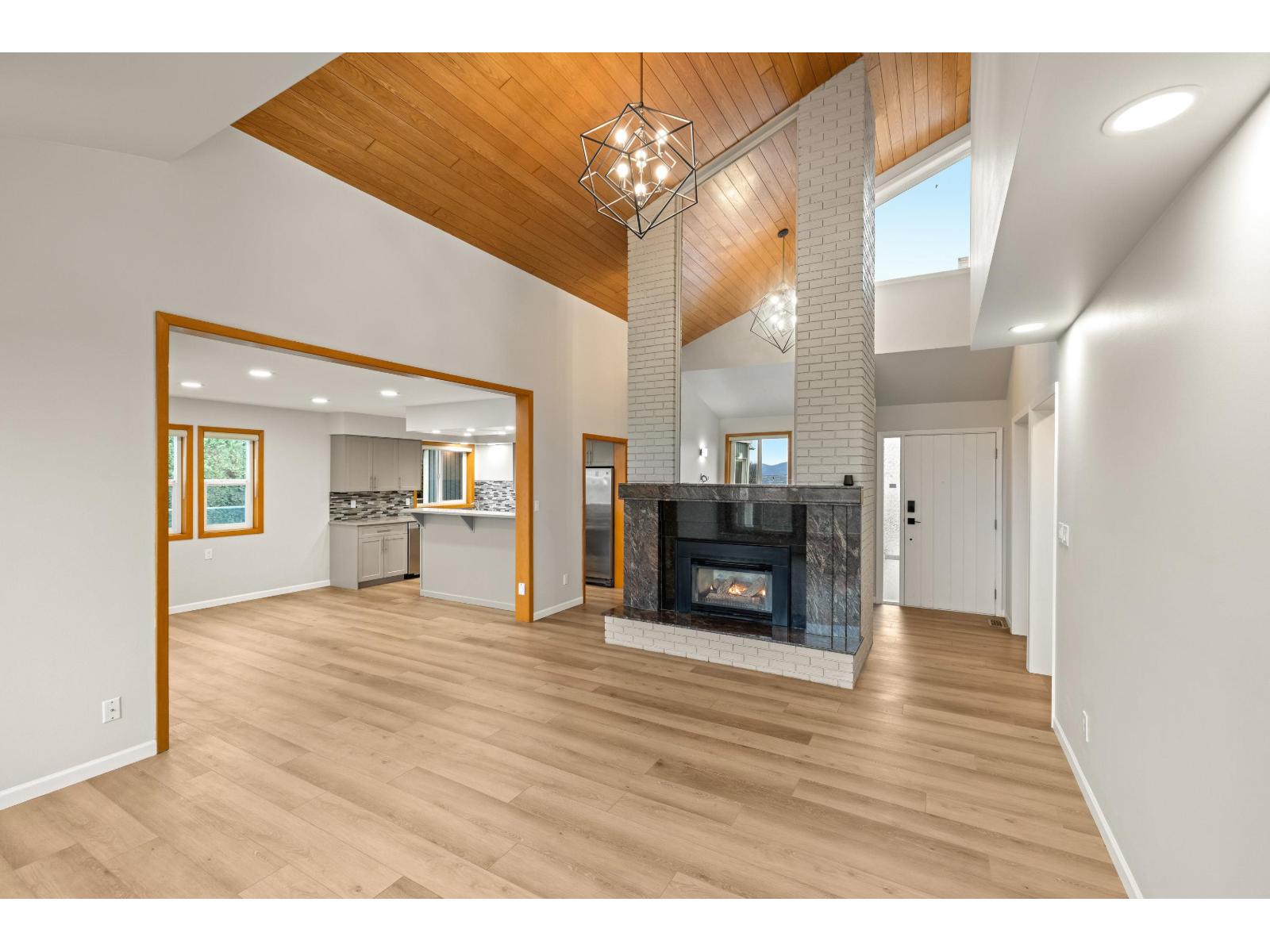3 3755 Clearbrook Road Property Photo 9