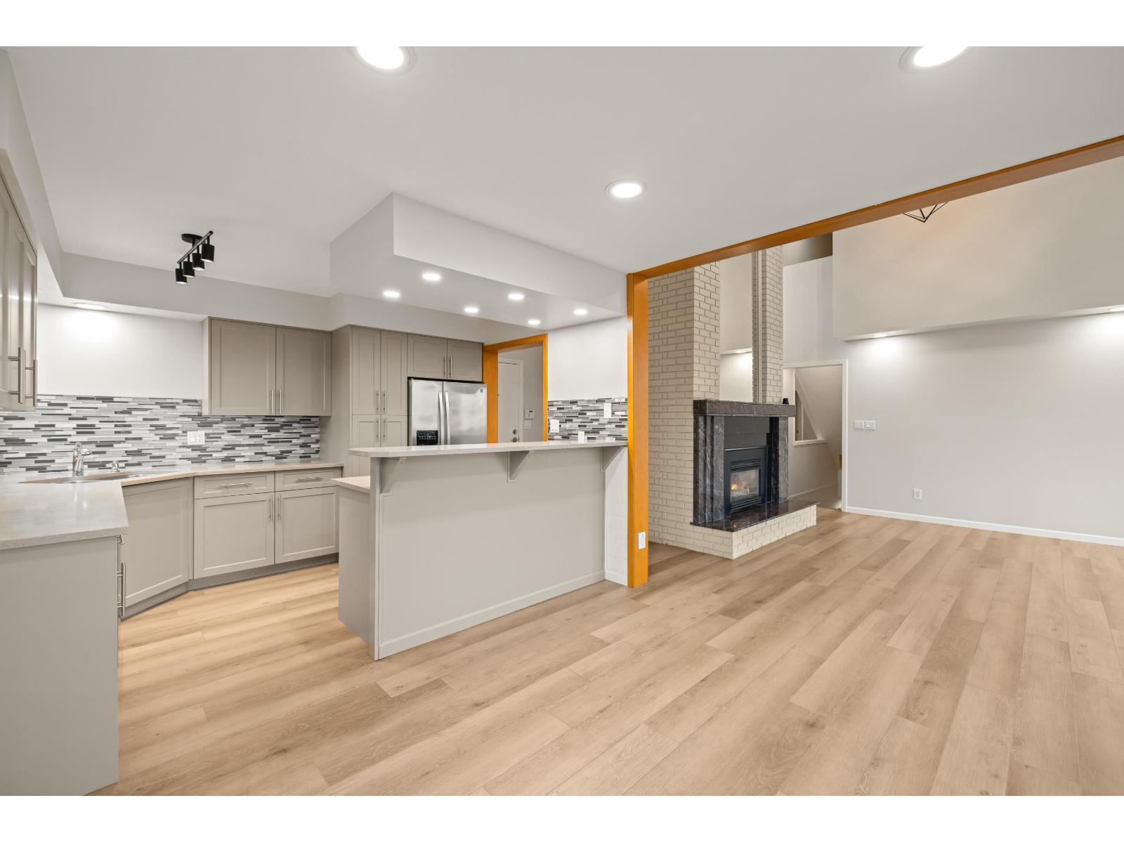 3 3755 Clearbrook Road Property Photo 15