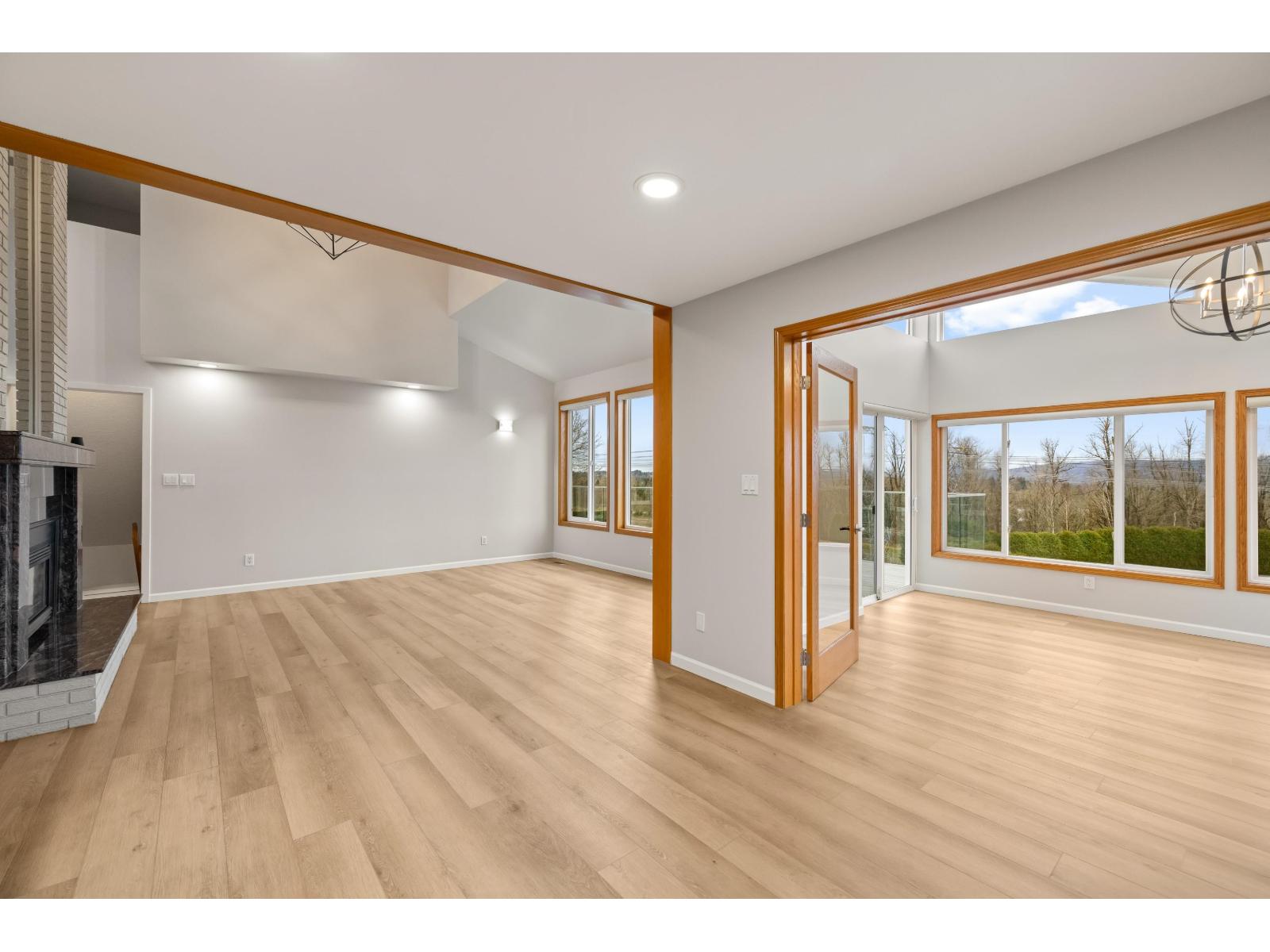 3 3755 Clearbrook Road Property Photo 16