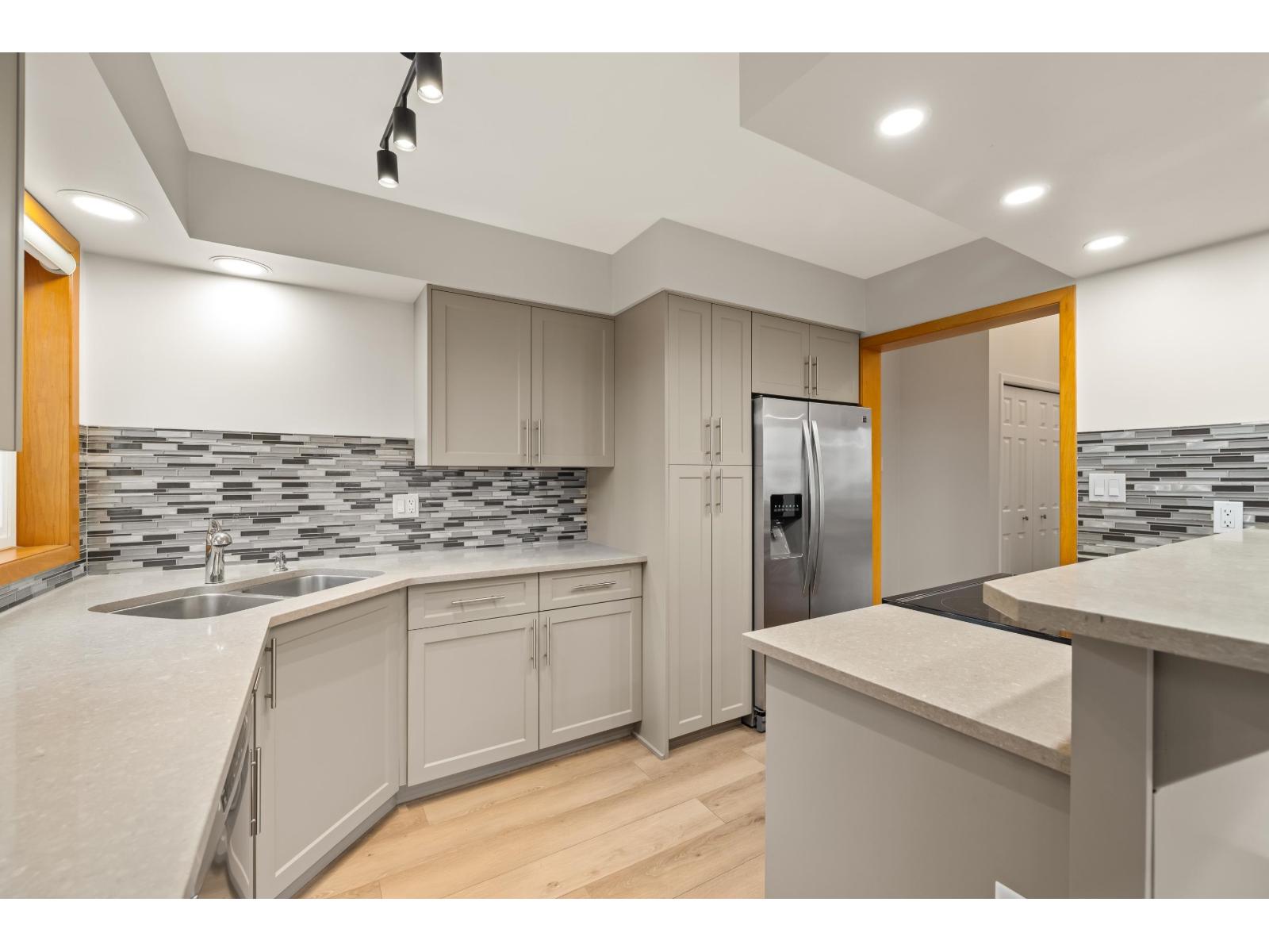 3 3755 Clearbrook Road Property Photo 17