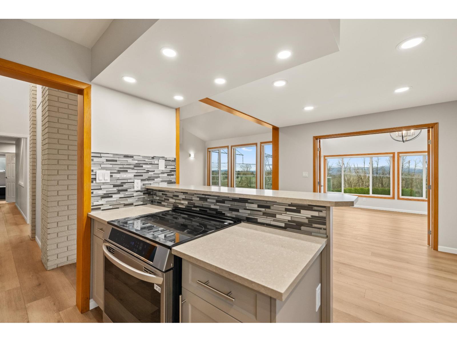 3 3755 Clearbrook Road Property Photo 18