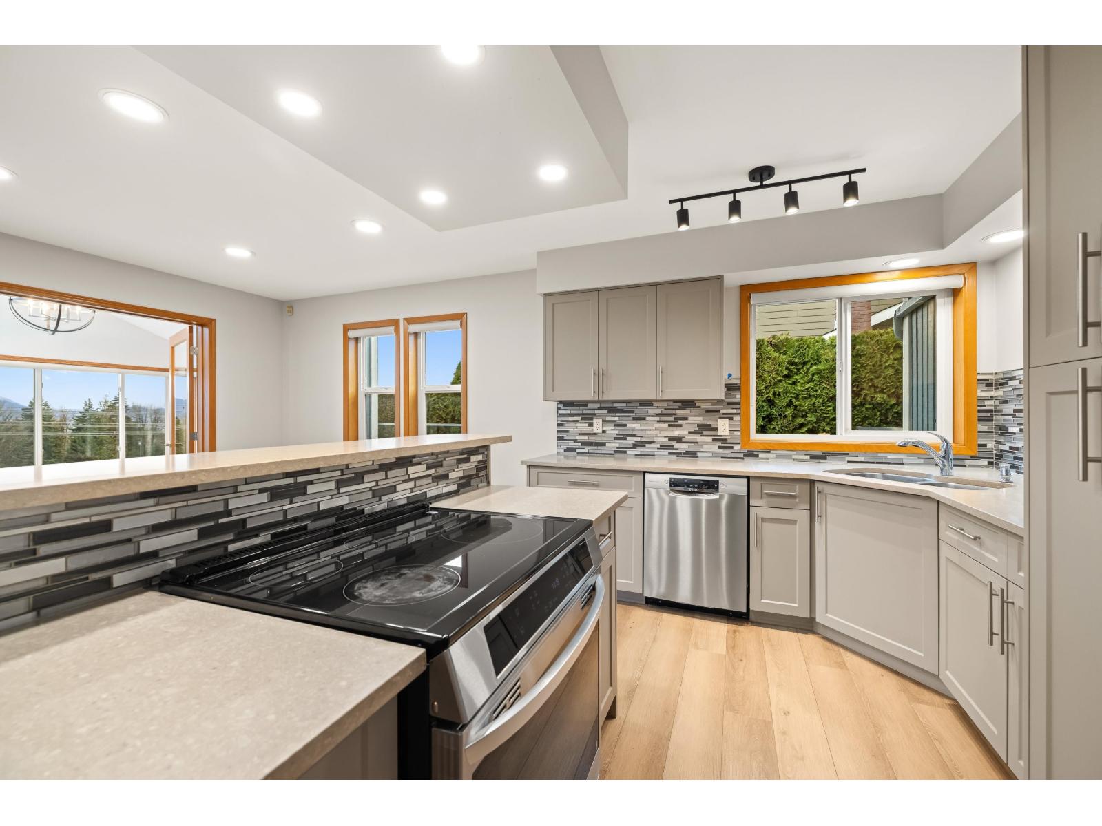 3 3755 Clearbrook Road Property Photo 19