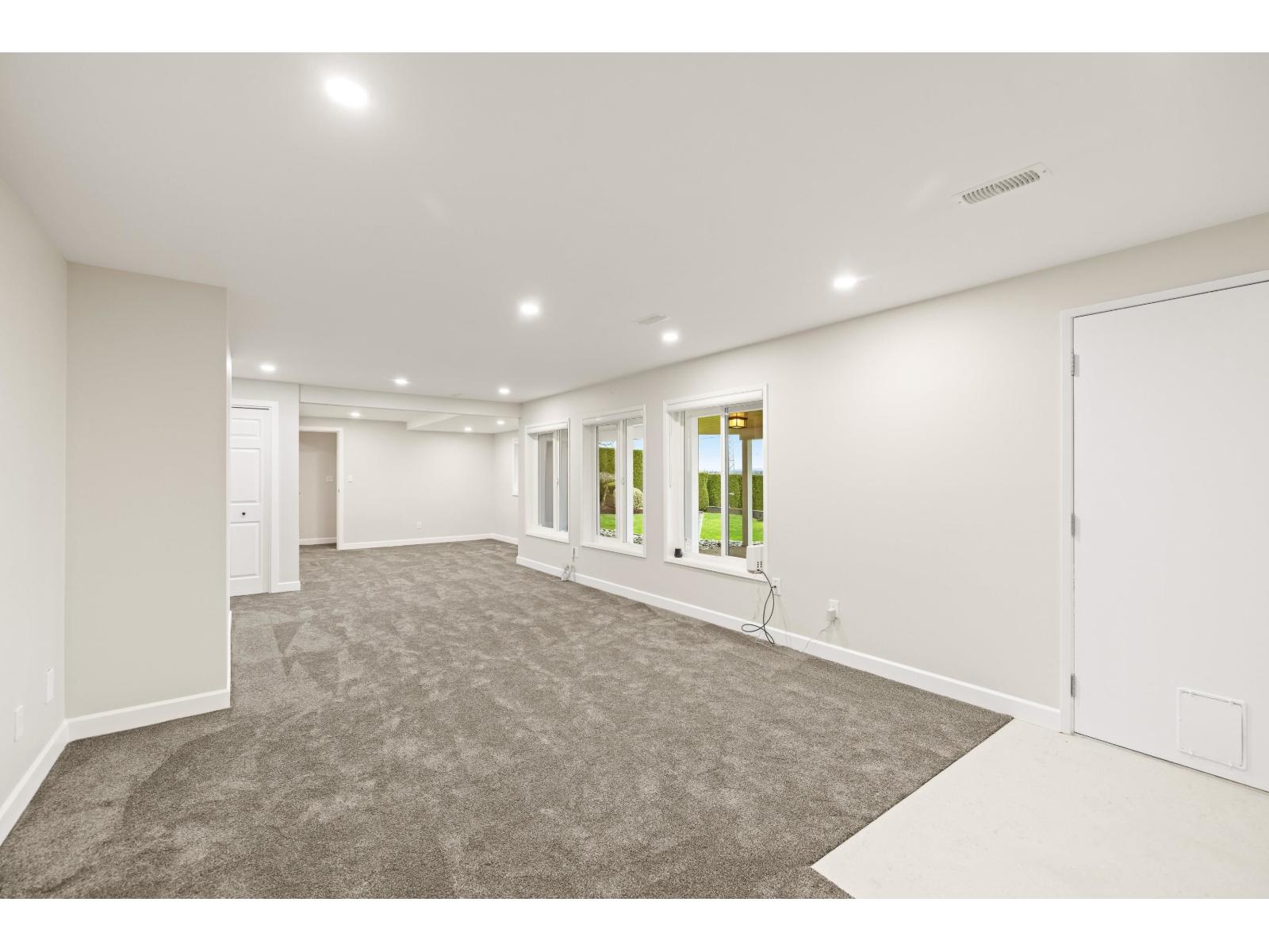 3 3755 Clearbrook Road Property Photo 28