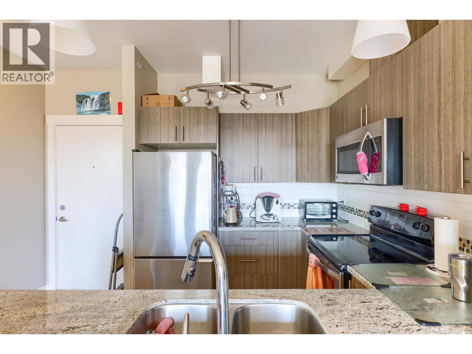 Ph1 7738 Edmonds Street Property Photo 5