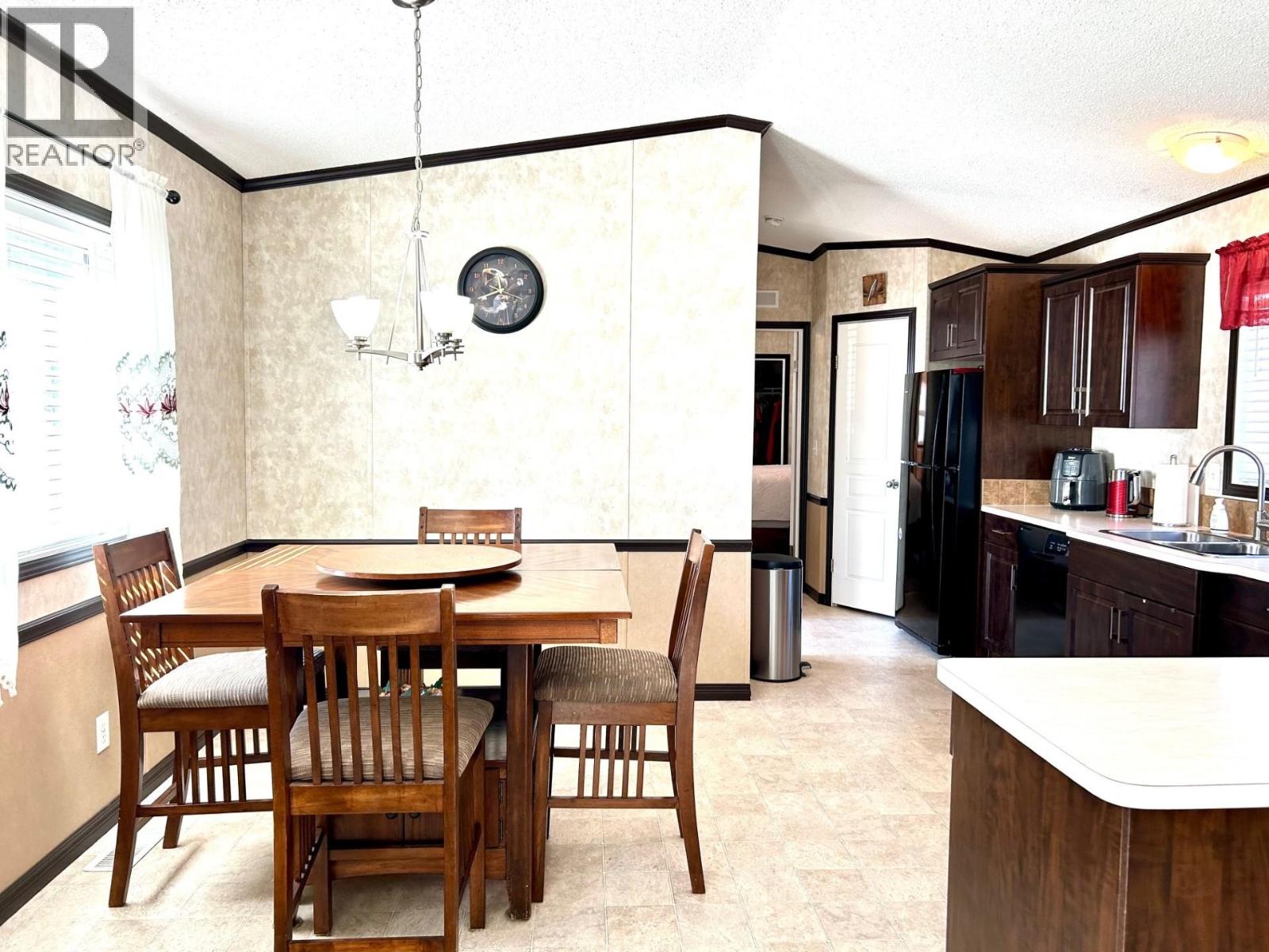 5227 42 Street Property Photo 3