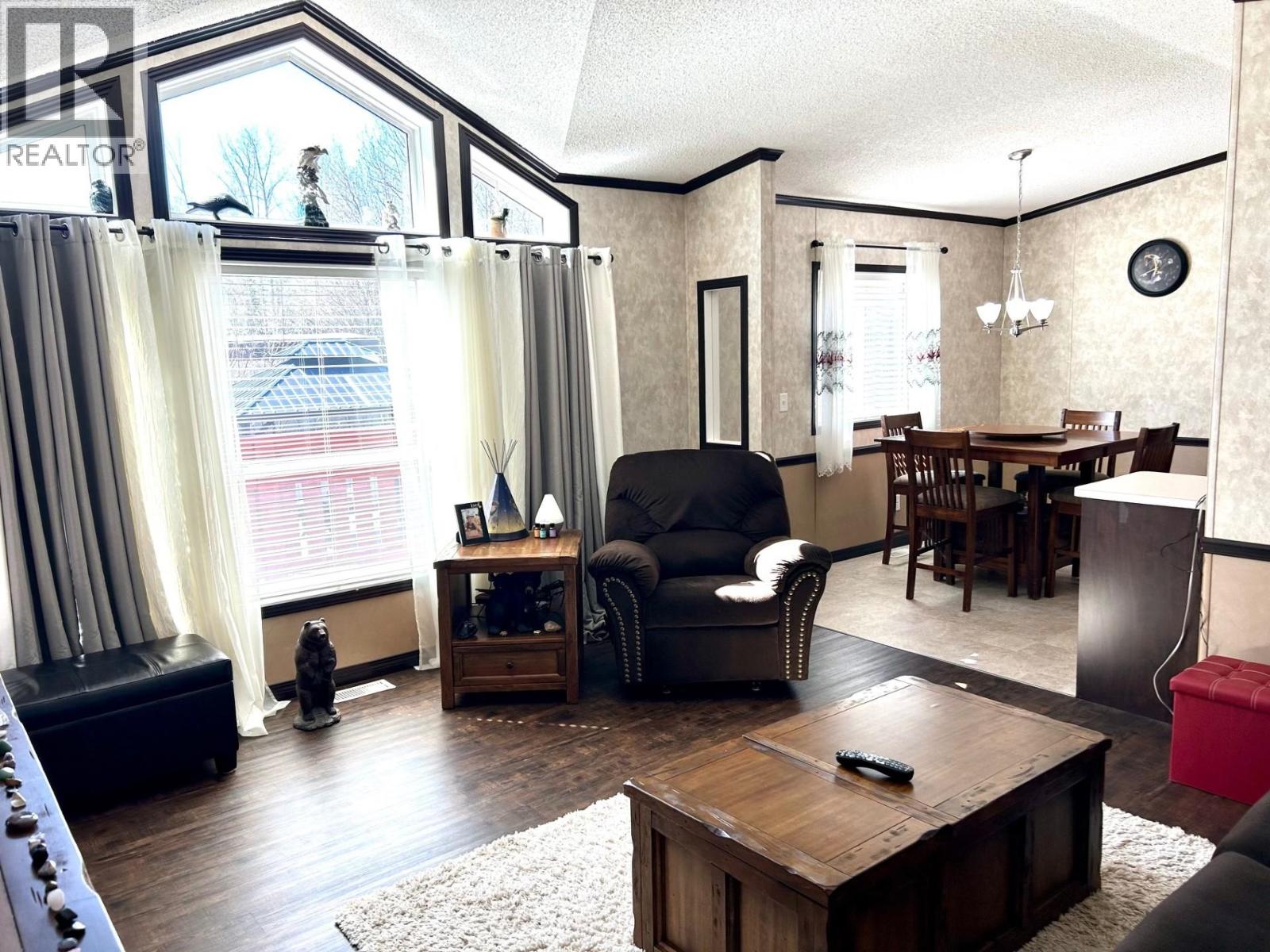 5227 42 Street Property Photo 5