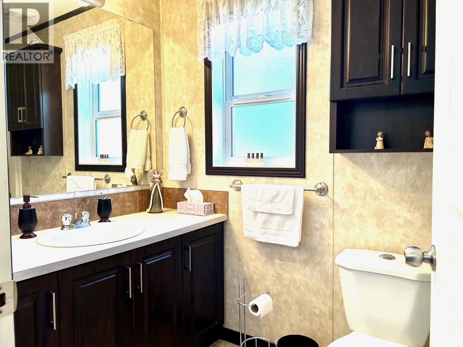 5227 42 Street Property Photo 11