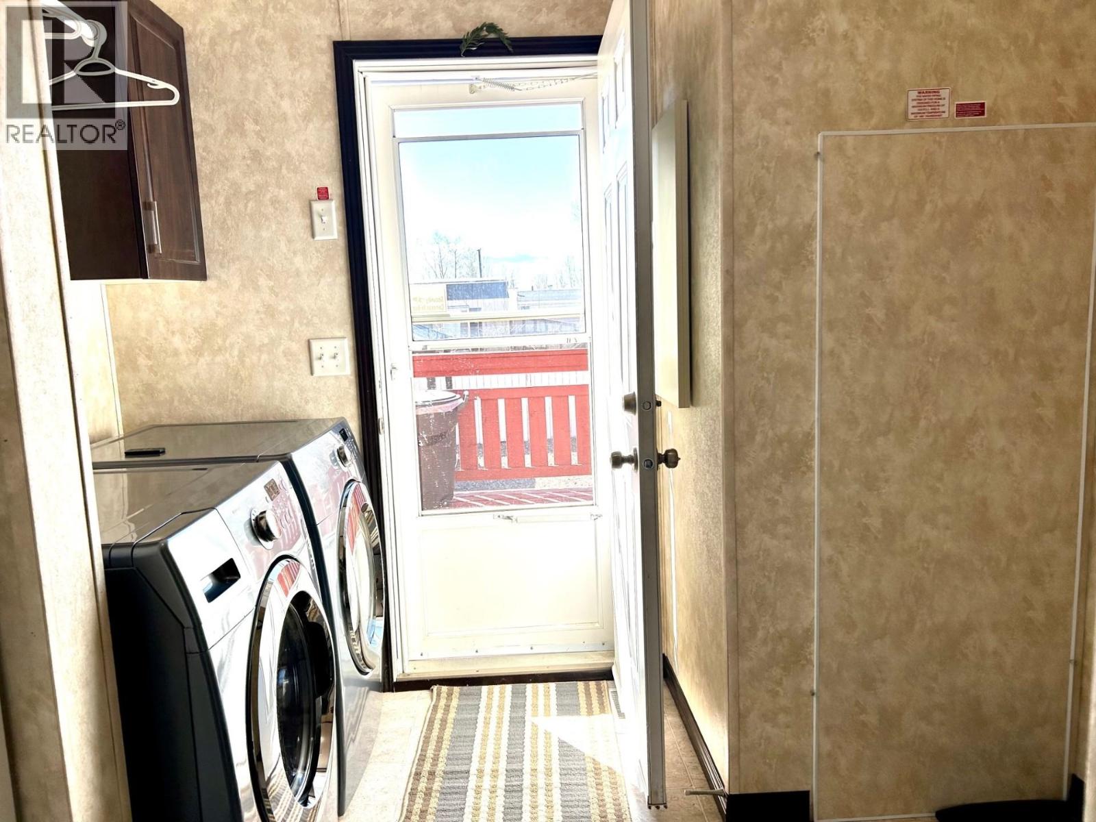 5227 42 Street Property Photo 14