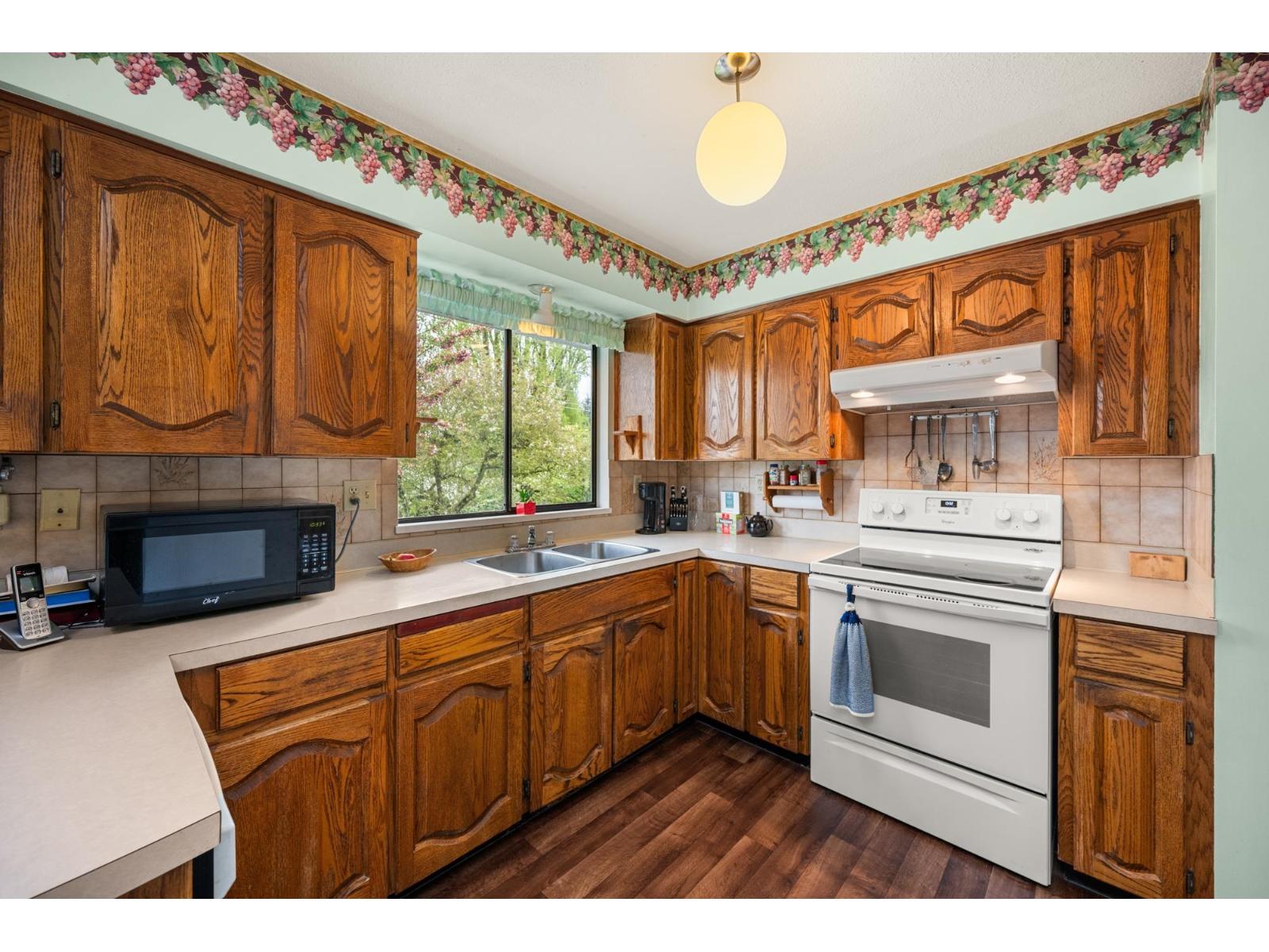 9507 204b Street Property Photo 5