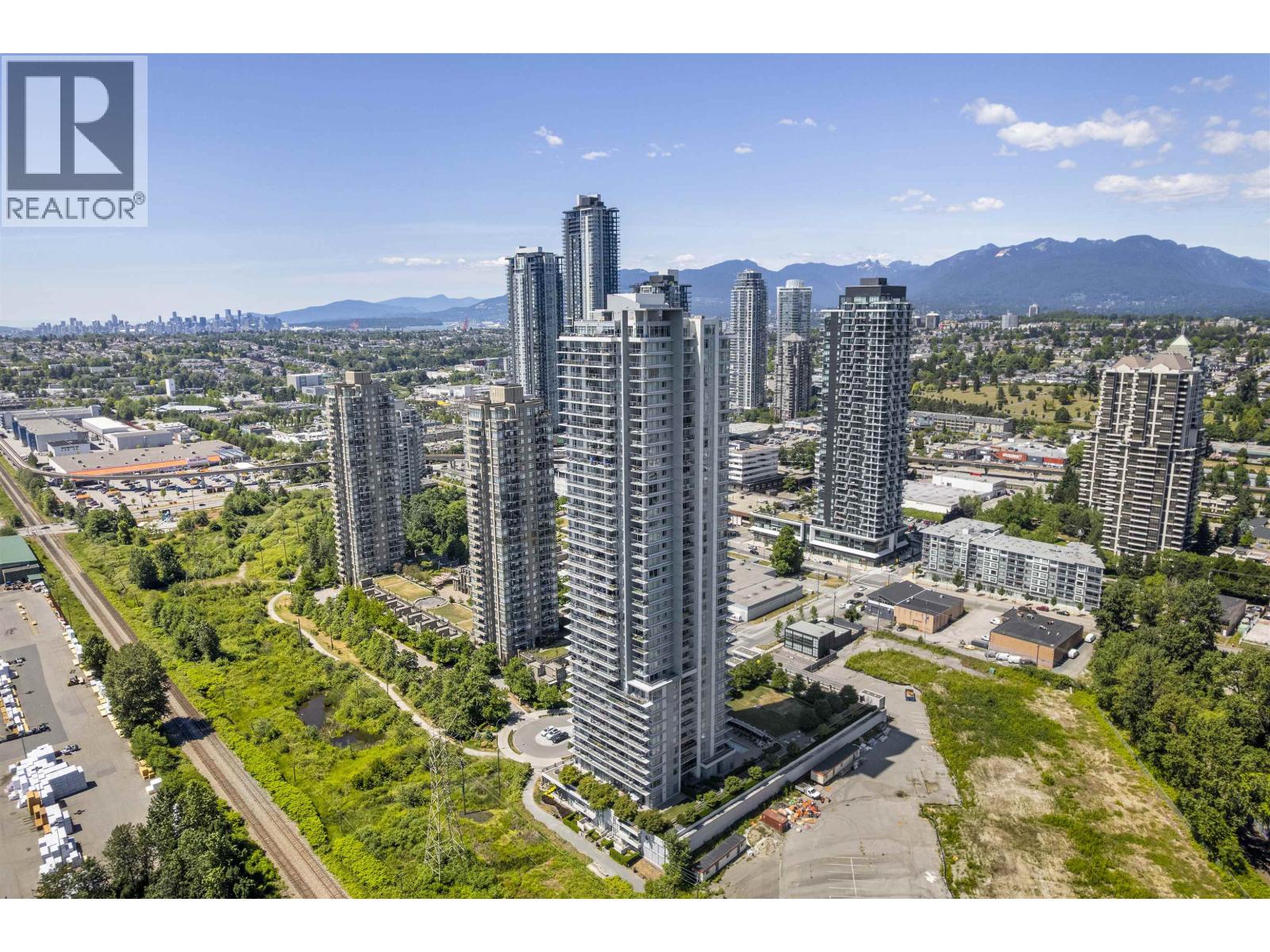 608 2388 MADISON AVENUE Property Photo 1