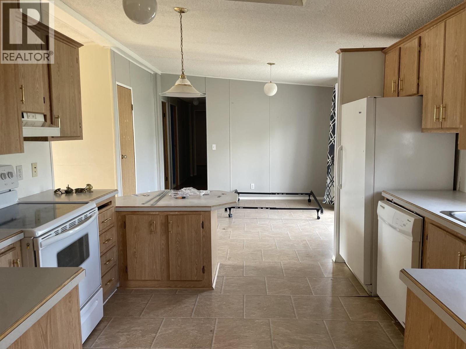 5204 Aspen Crescent Property Photo 6