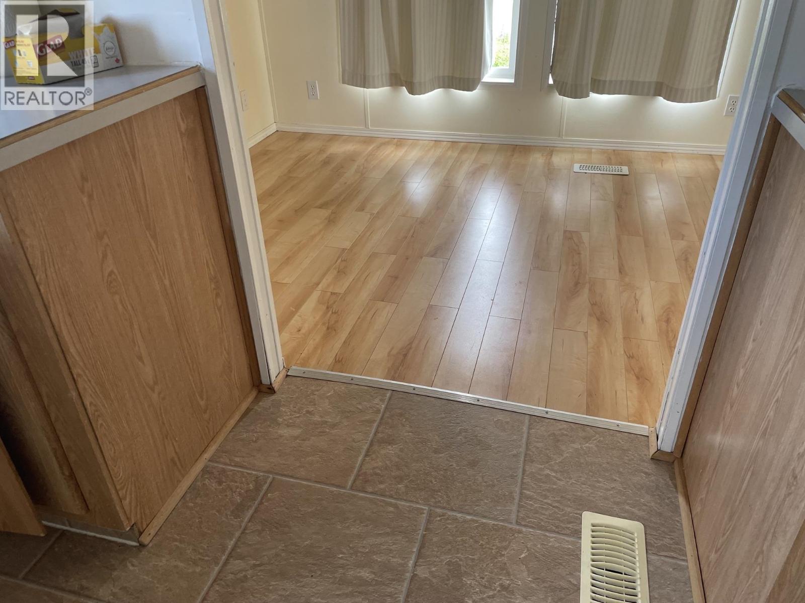 5204 Aspen Crescent Property Photo 7