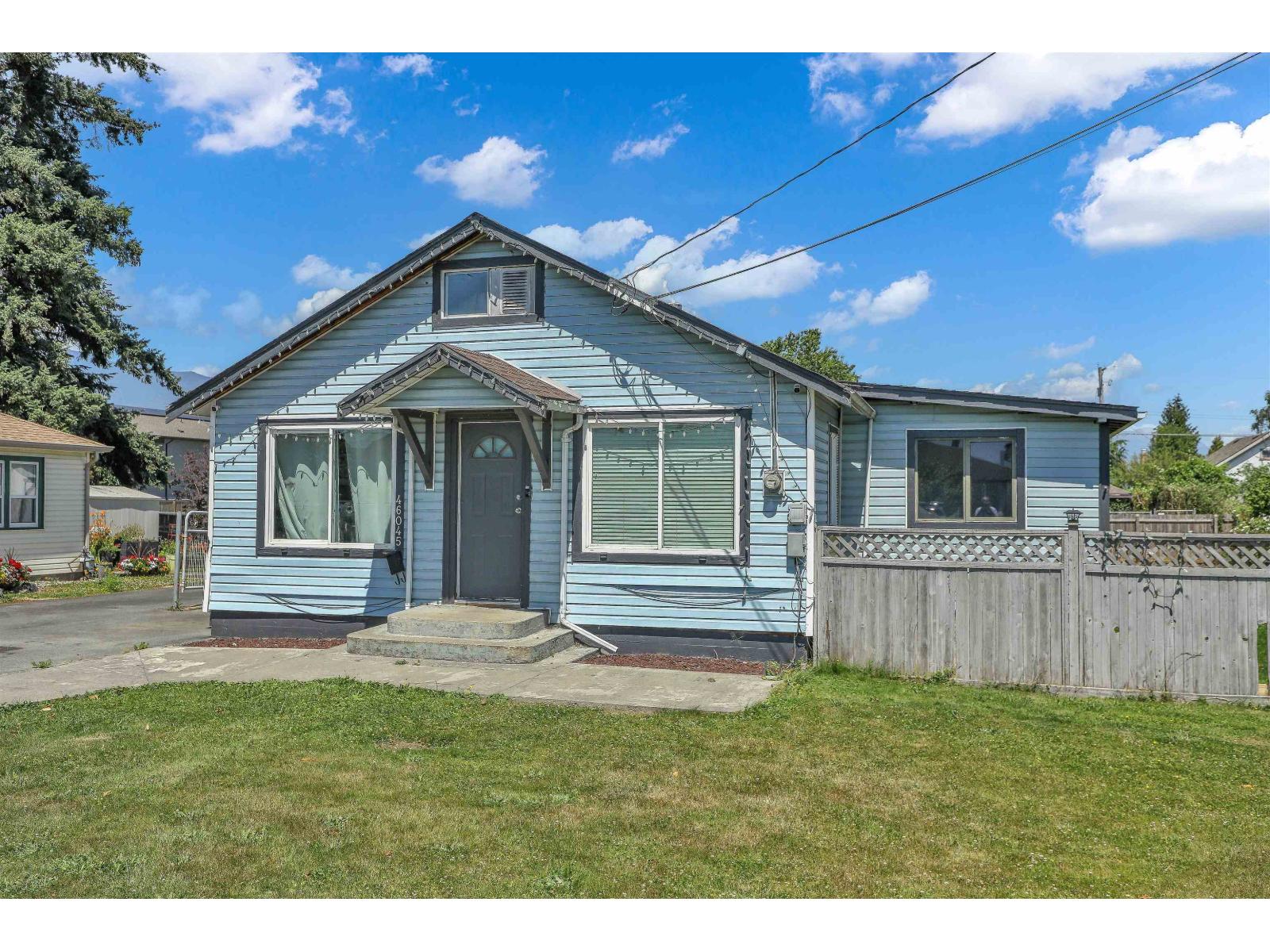 46045 Fifth Avenue Property Photo 2