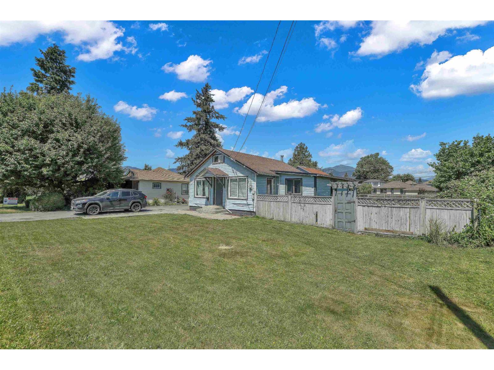 46045 Fifth Avenue Property Photo 4