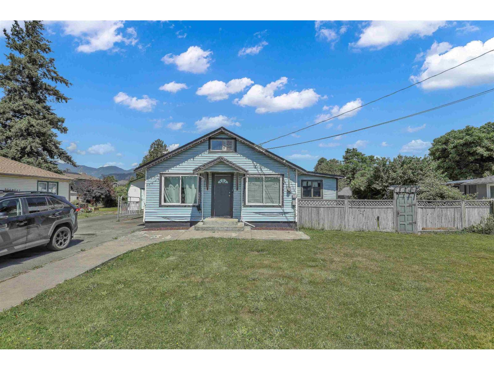 46045 Fifth Avenue Property Photo 5