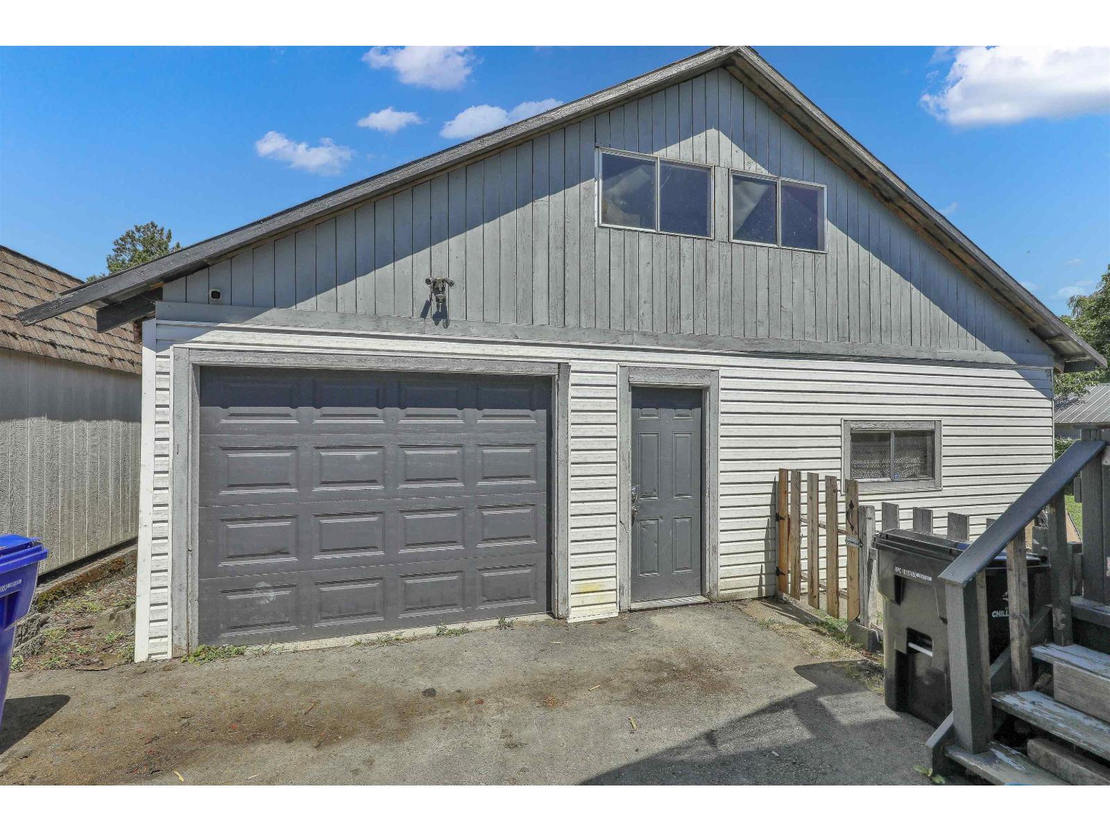 46045 Fifth Avenue Property Photo 7